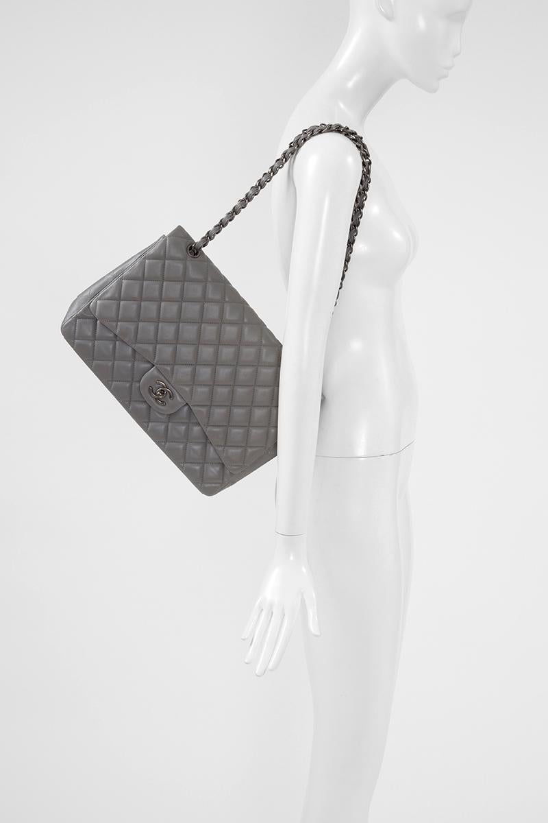 Chanel Jumbo Quilted Flap Bag  In Good Condition In Geneva, CH