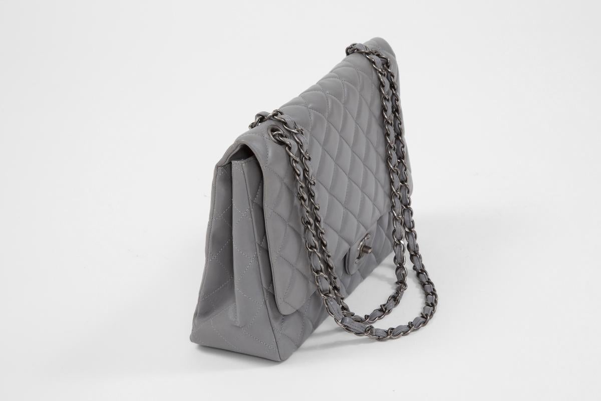 Women's Chanel Jumbo Quilted Flap Bag 