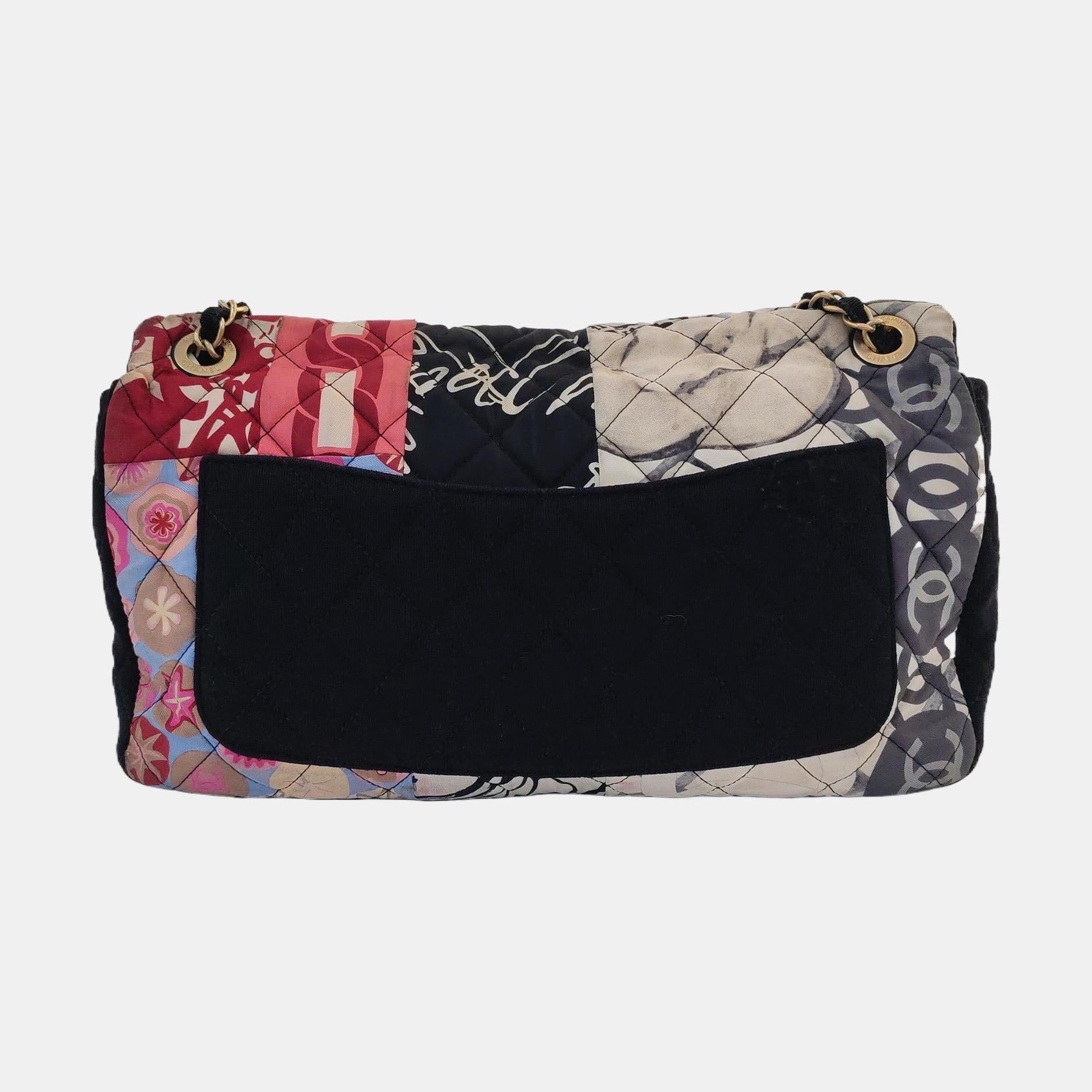 Chanel Jumbo gesteppt Multicolor Patchwork Jersey Klappe Tasche im Zustand „Relativ gut“ im Angebot in AUBERVILLIERS, FR