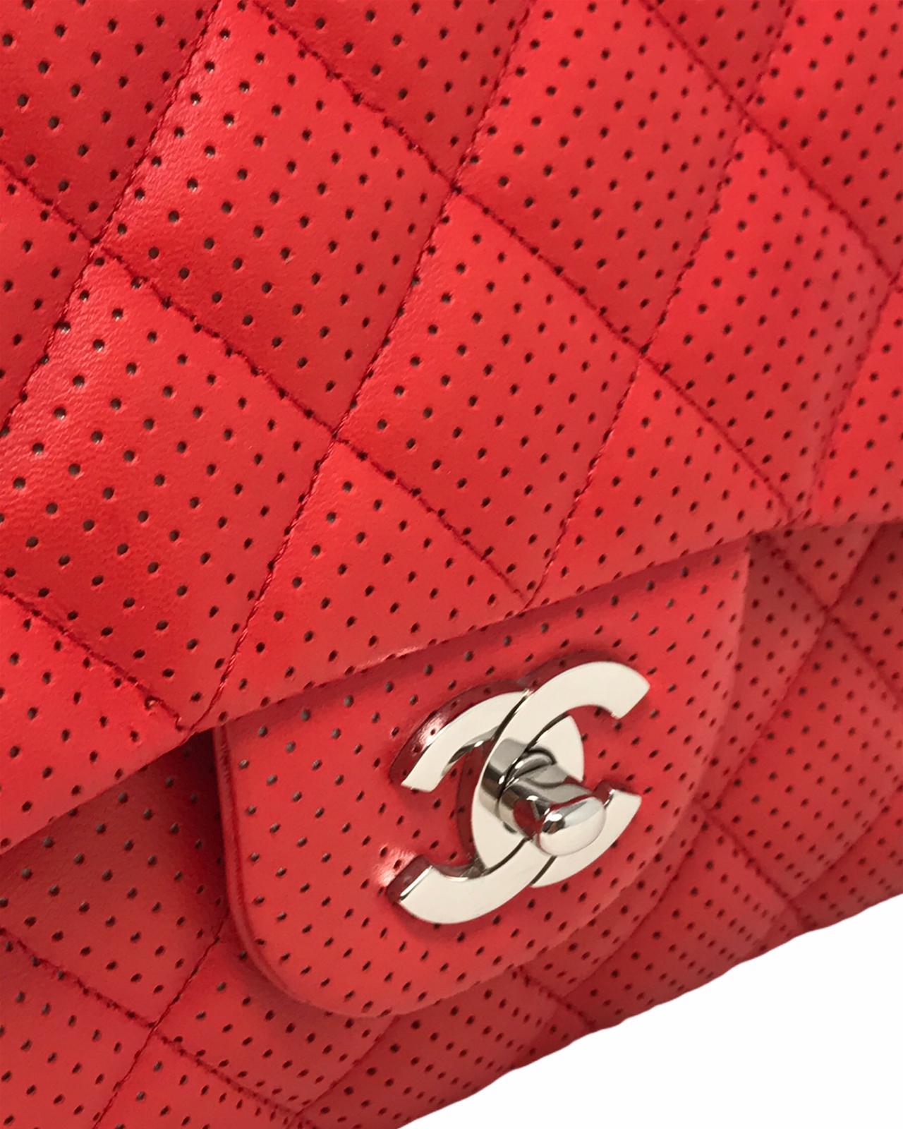 CHANEL Jumbo Red Timeless Limited Edition 2010 In Excellent Condition For Sale In Milan, IT