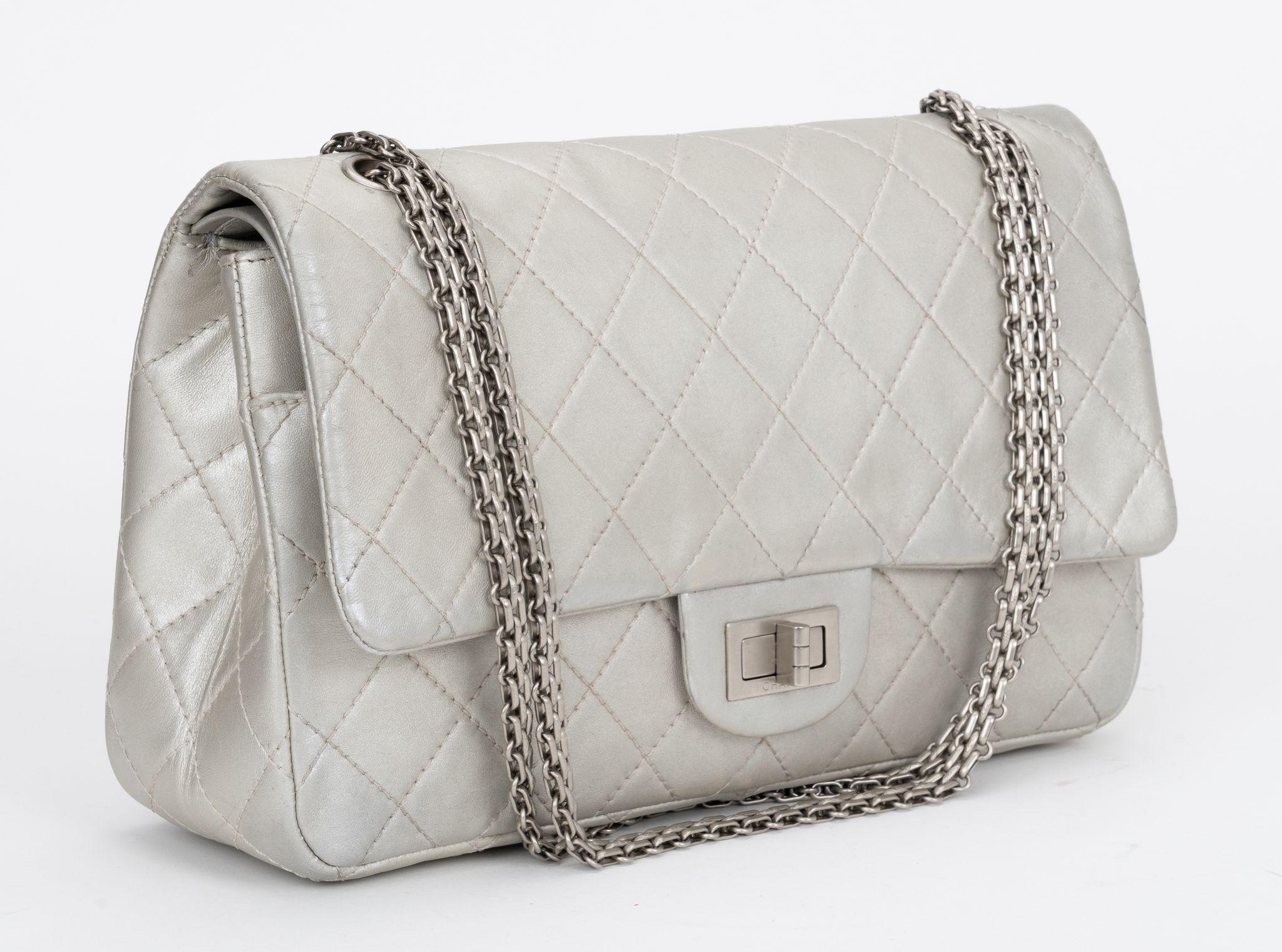 Chanel jumbo reissue double-flap bag. Metallic silver leather and silver metal. Can be worn cross body. Shoulder drop: 11