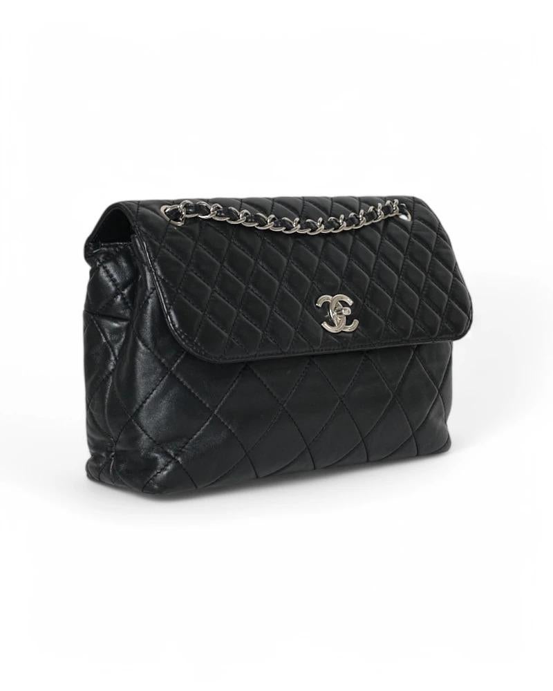 Chanel signature bag, Timeless line, Jumbo model, made of black soft leather with matelassé pattern and silver hardware. The bag features a flap with swivel closure and the classic 