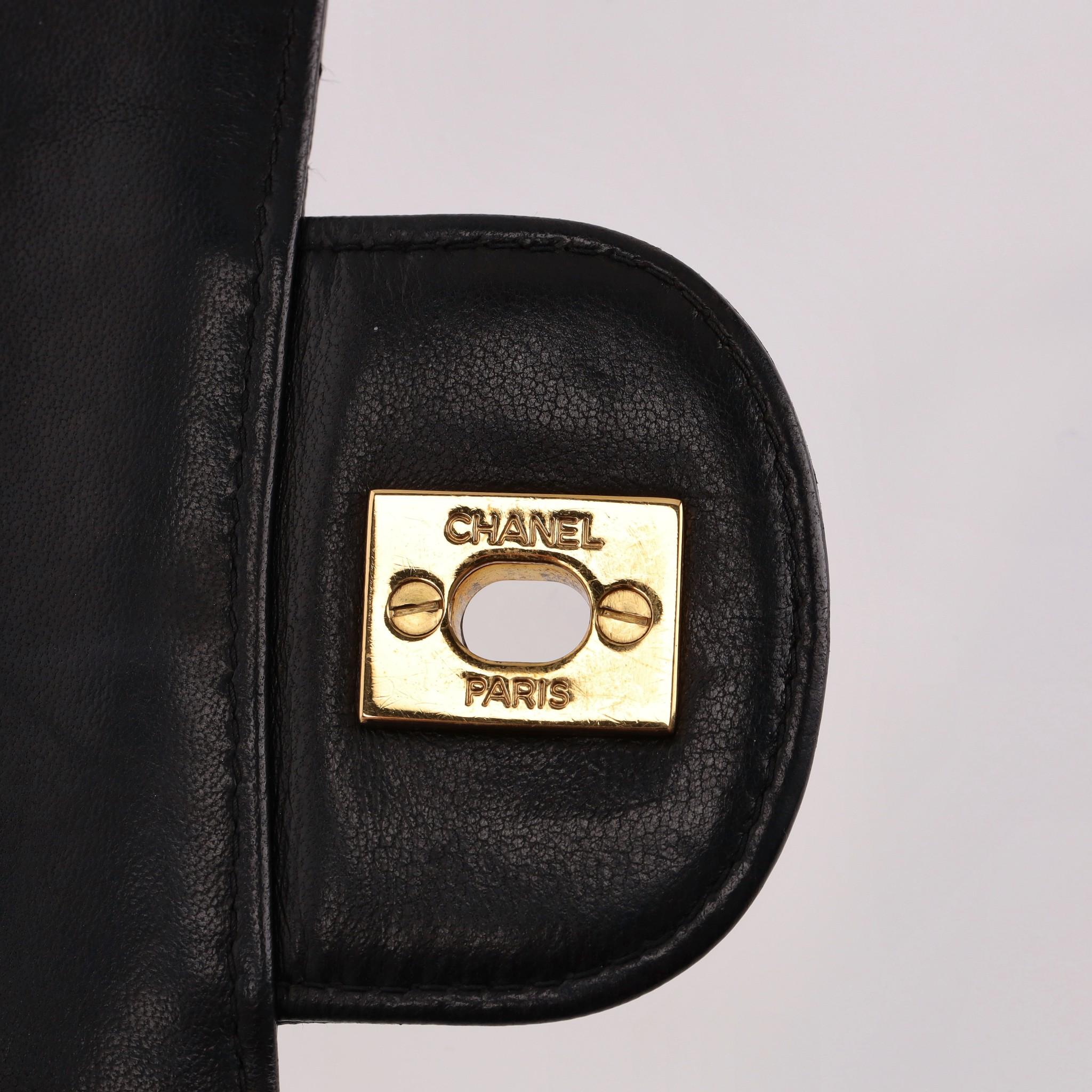 Chanel Jumbo Vintage Bolso Acolchado de Piel de Cordero Intemporal en venta 6