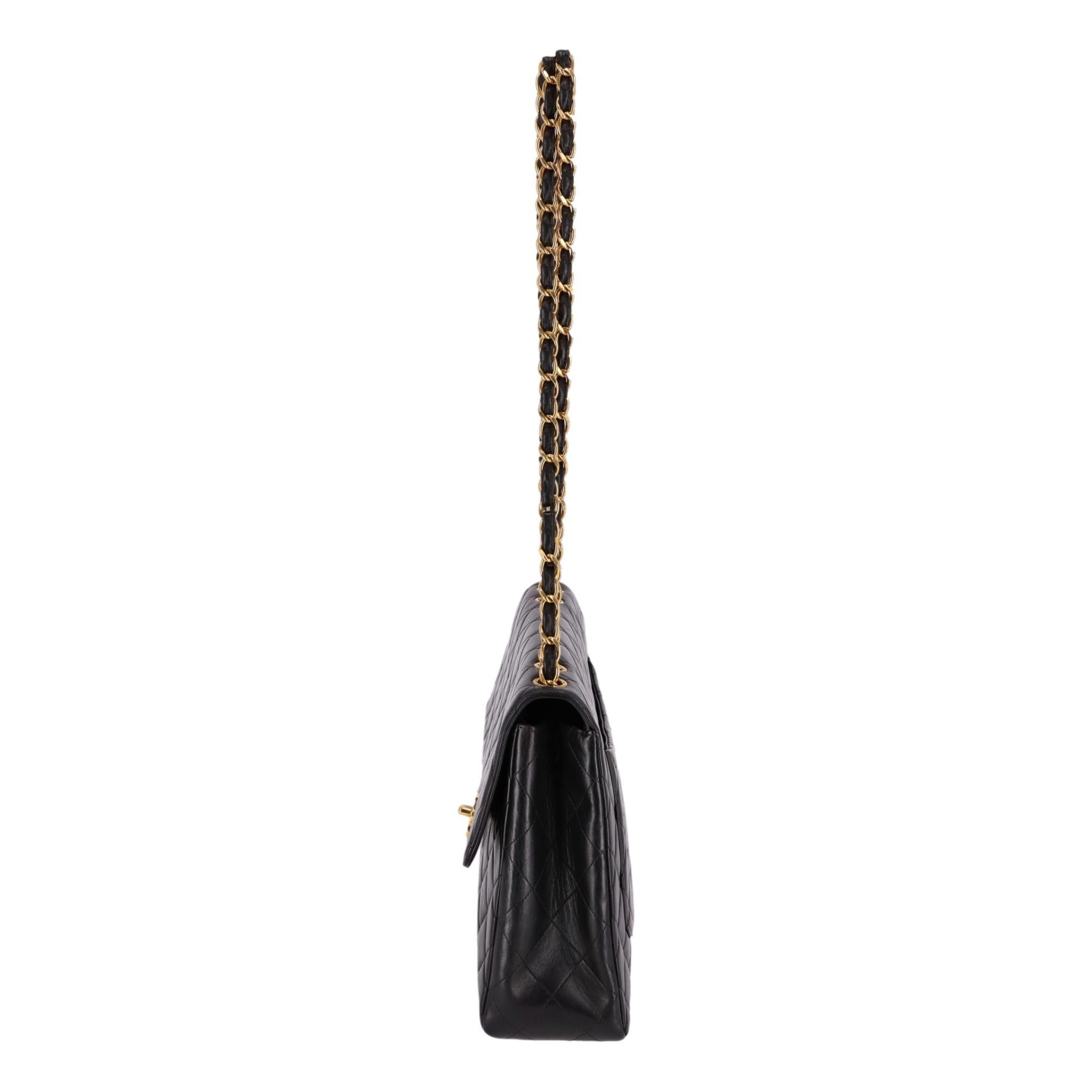 Chanel Jumbo Vintage Bolso Acolchado de Piel de Cordero Intemporal Negro en venta