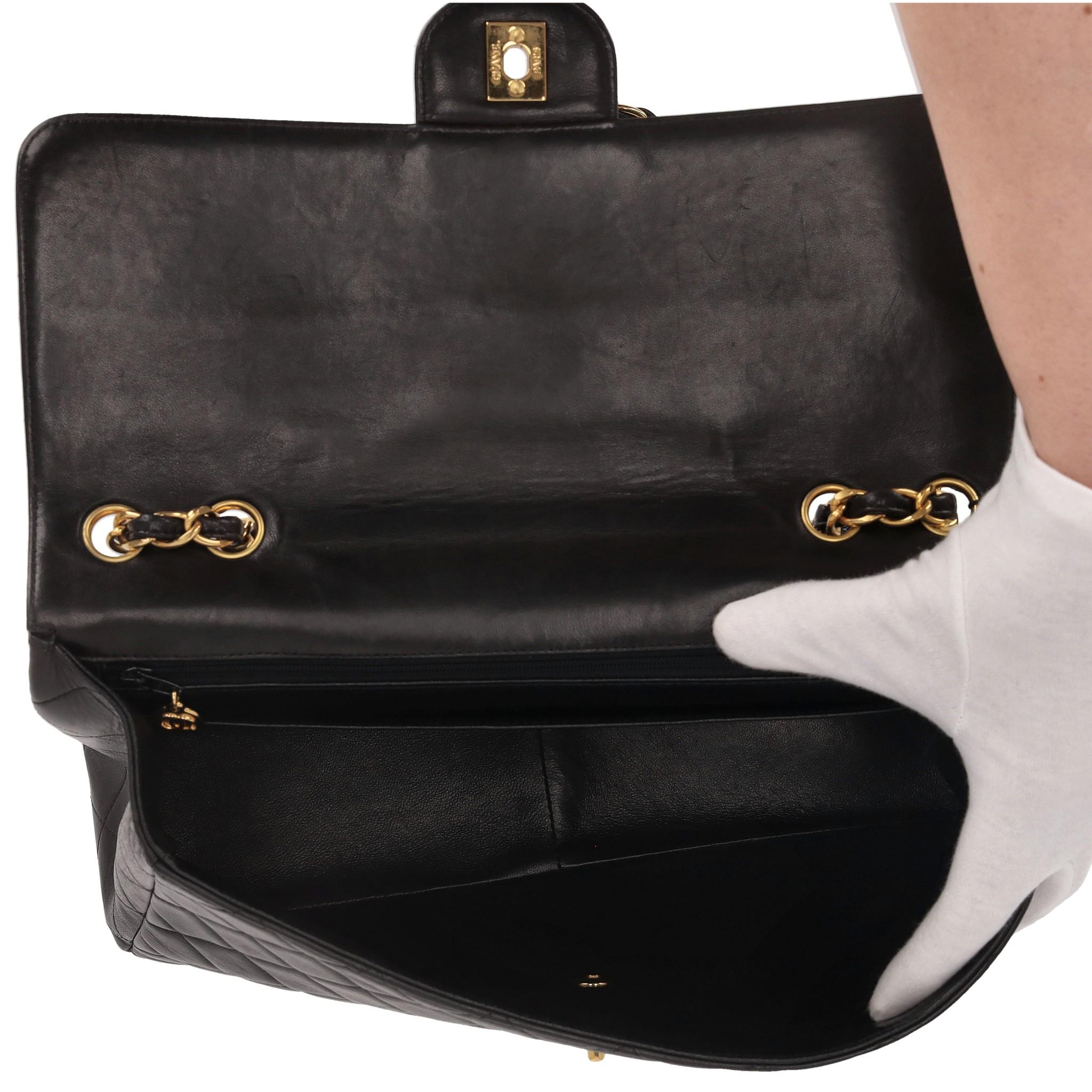 Chanel Jumbo Vintage Bolso Acolchado de Piel de Cordero Intemporal en venta 1