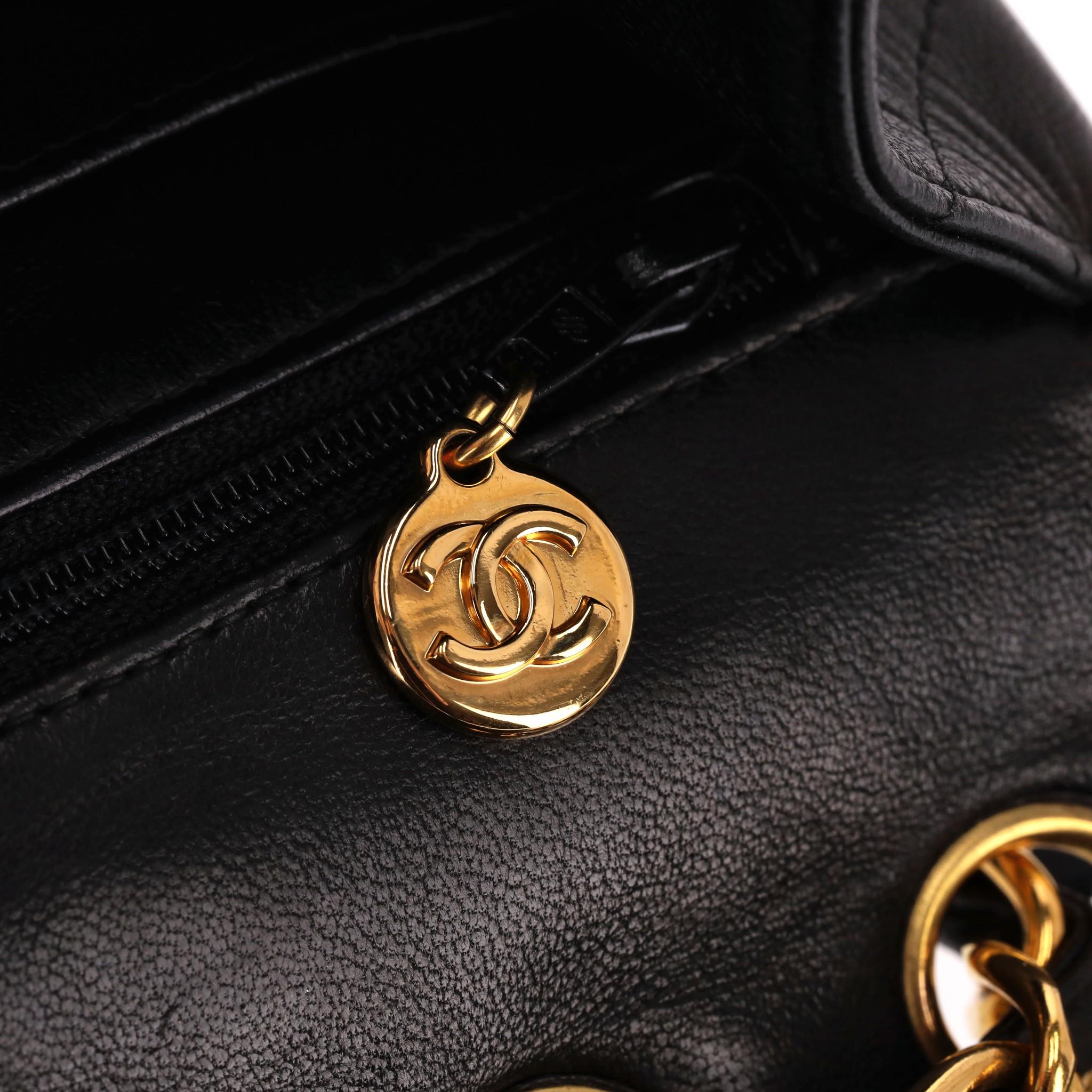 Chanel Jumbo Vintage Bolso Acolchado de Piel de Cordero Intemporal en venta 2