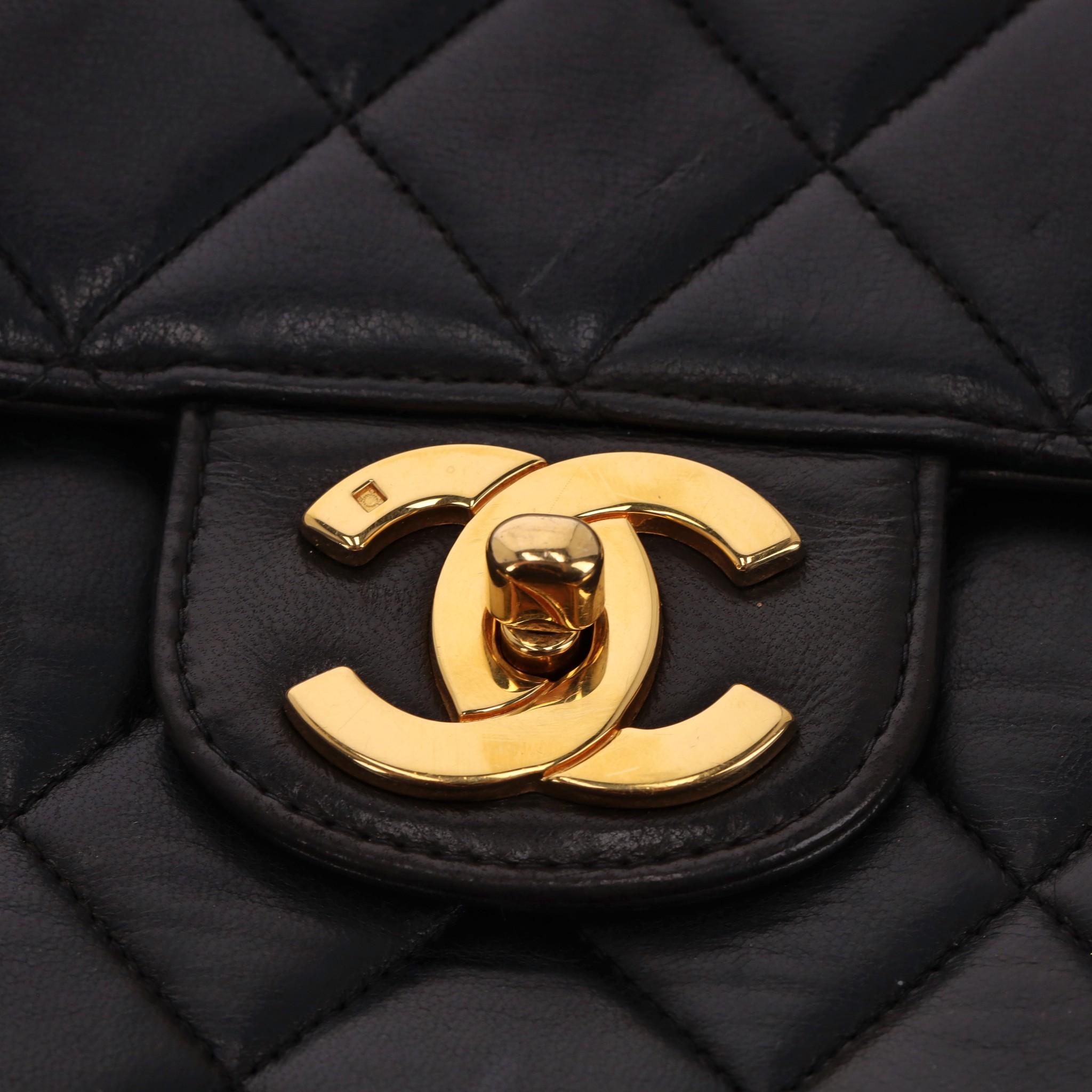 Chanel Jumbo Vintage Bolso Acolchado de Piel de Cordero Intemporal en venta 3