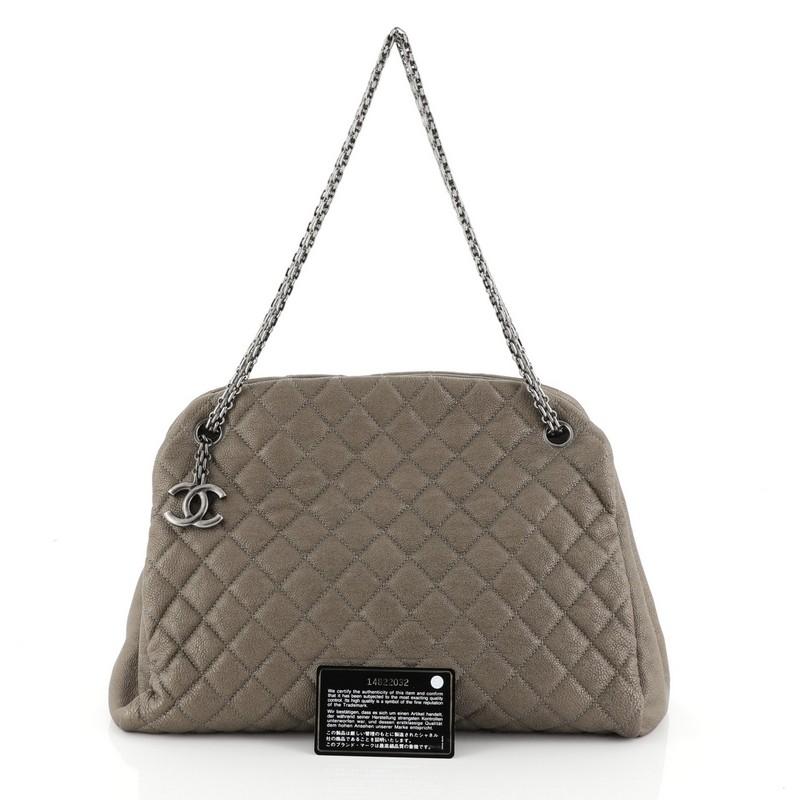 This Chanel Just Mademoiselle Bag Quilted Caviar Large, crafted from neutral leather, features aged silver-tone Chanel reissue chain, diamond stitch pattern, interlocking CC logo charm and aged silver-tone hardware. Its wide open top opens to a red