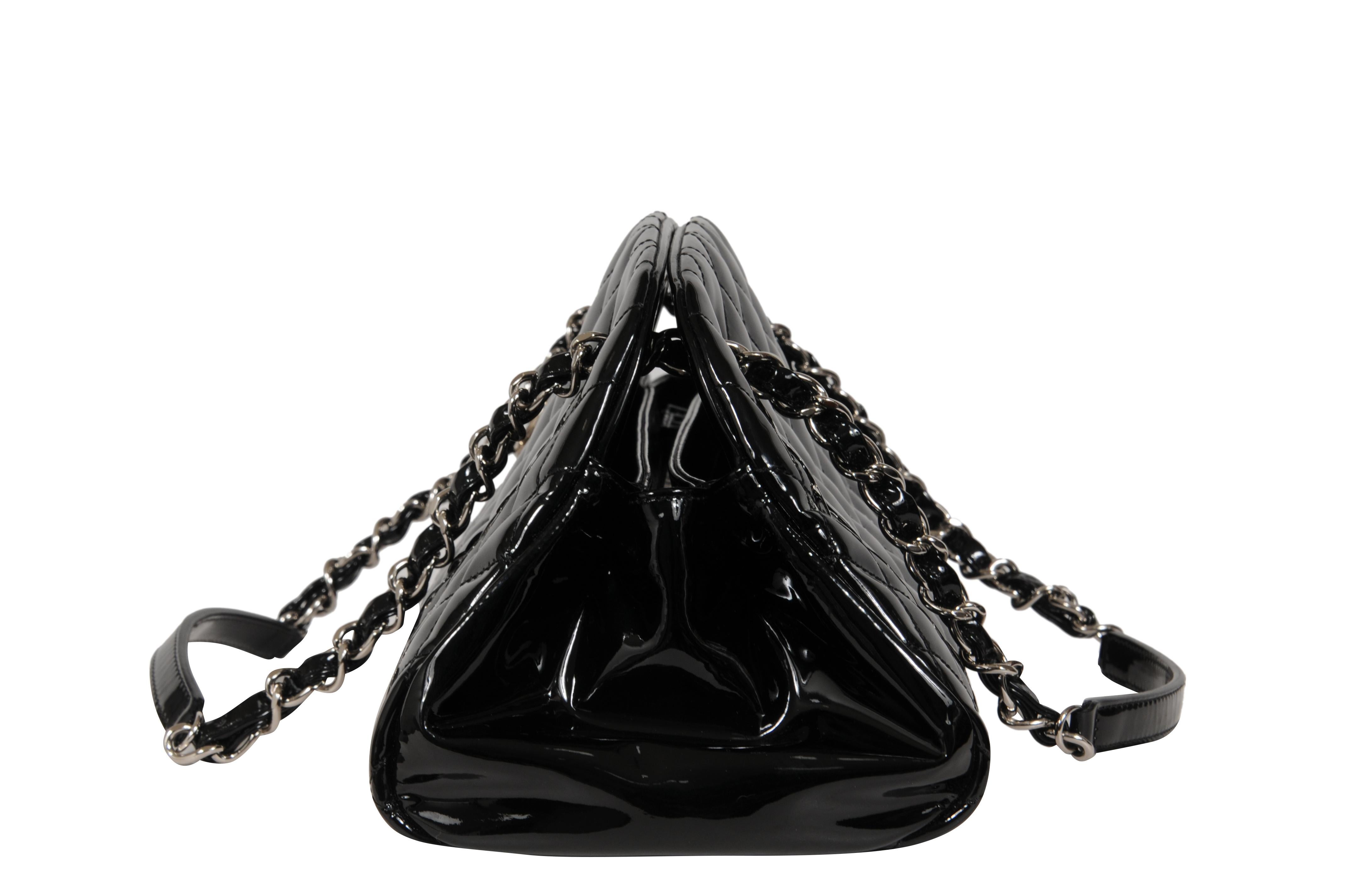 Chanel Just Mademoiselle Bowlingtasche Gestepptes Lackleder Schwarz Mittel im Angebot 6