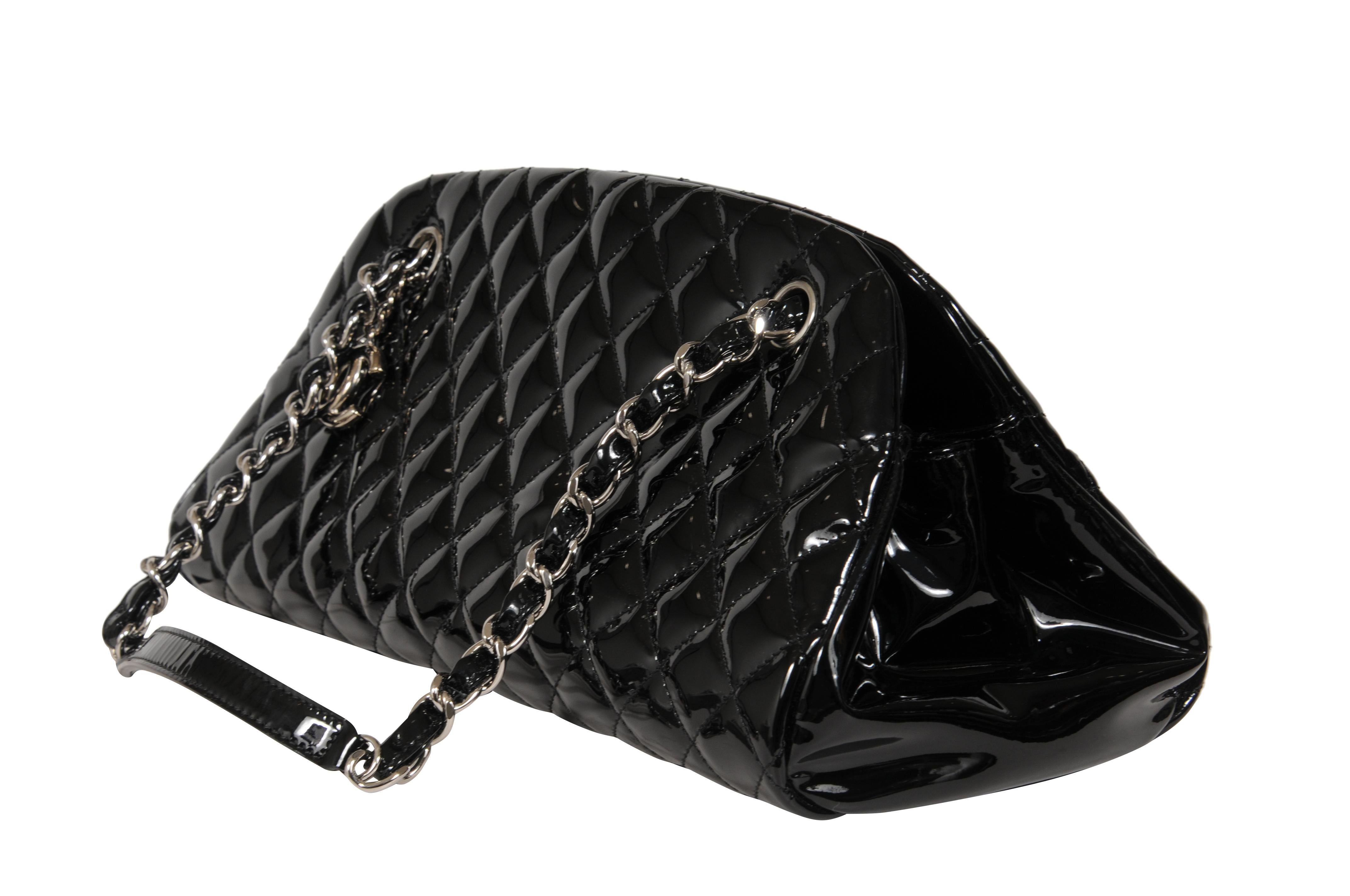 Chanel Just Mademoiselle Bowlingtasche Gestepptes Lackleder Schwarz Mittel im Angebot 7