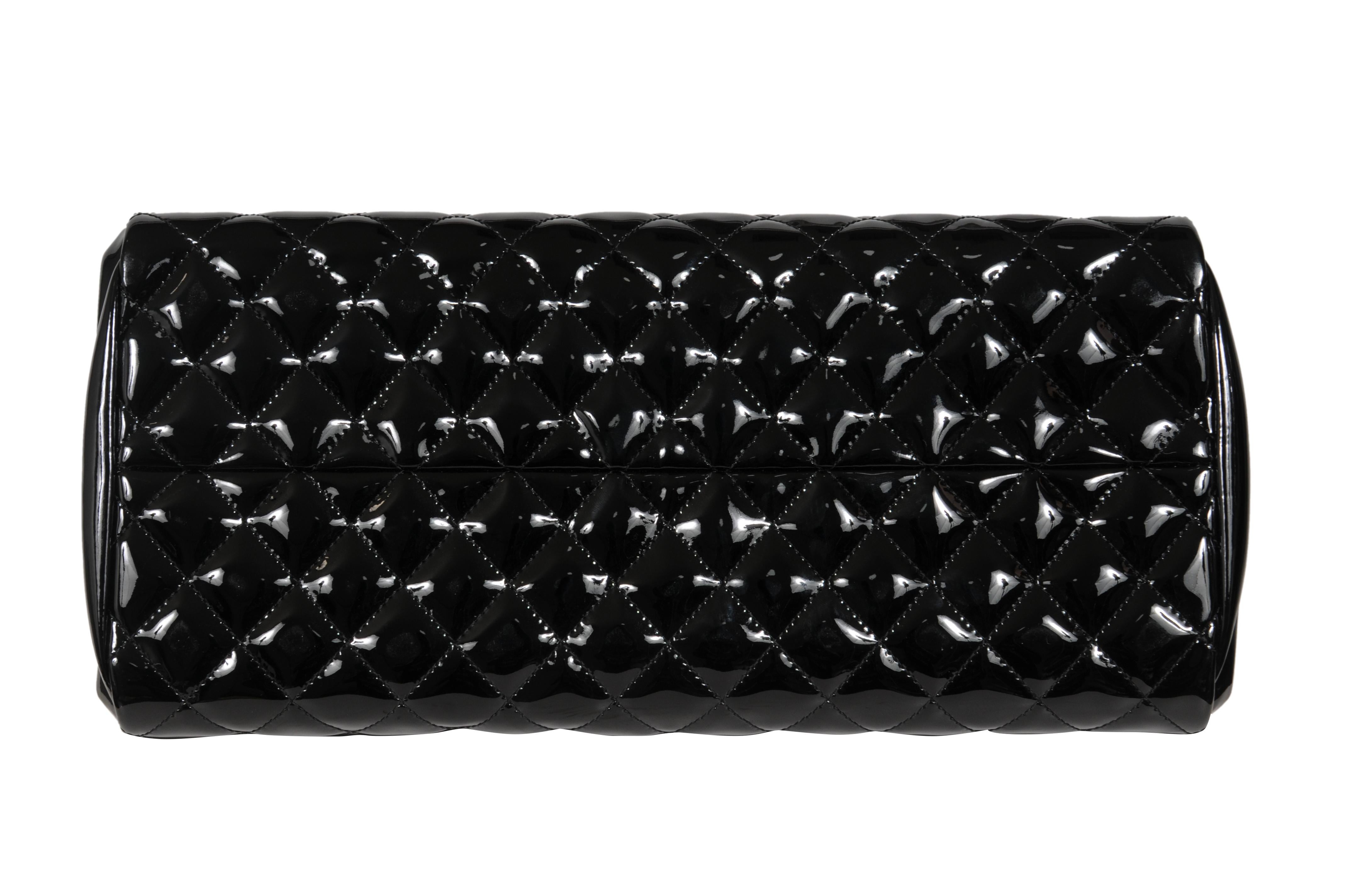 Chanel Just Mademoiselle Bowlingtasche Gestepptes Lackleder Schwarz Mittel im Angebot 8