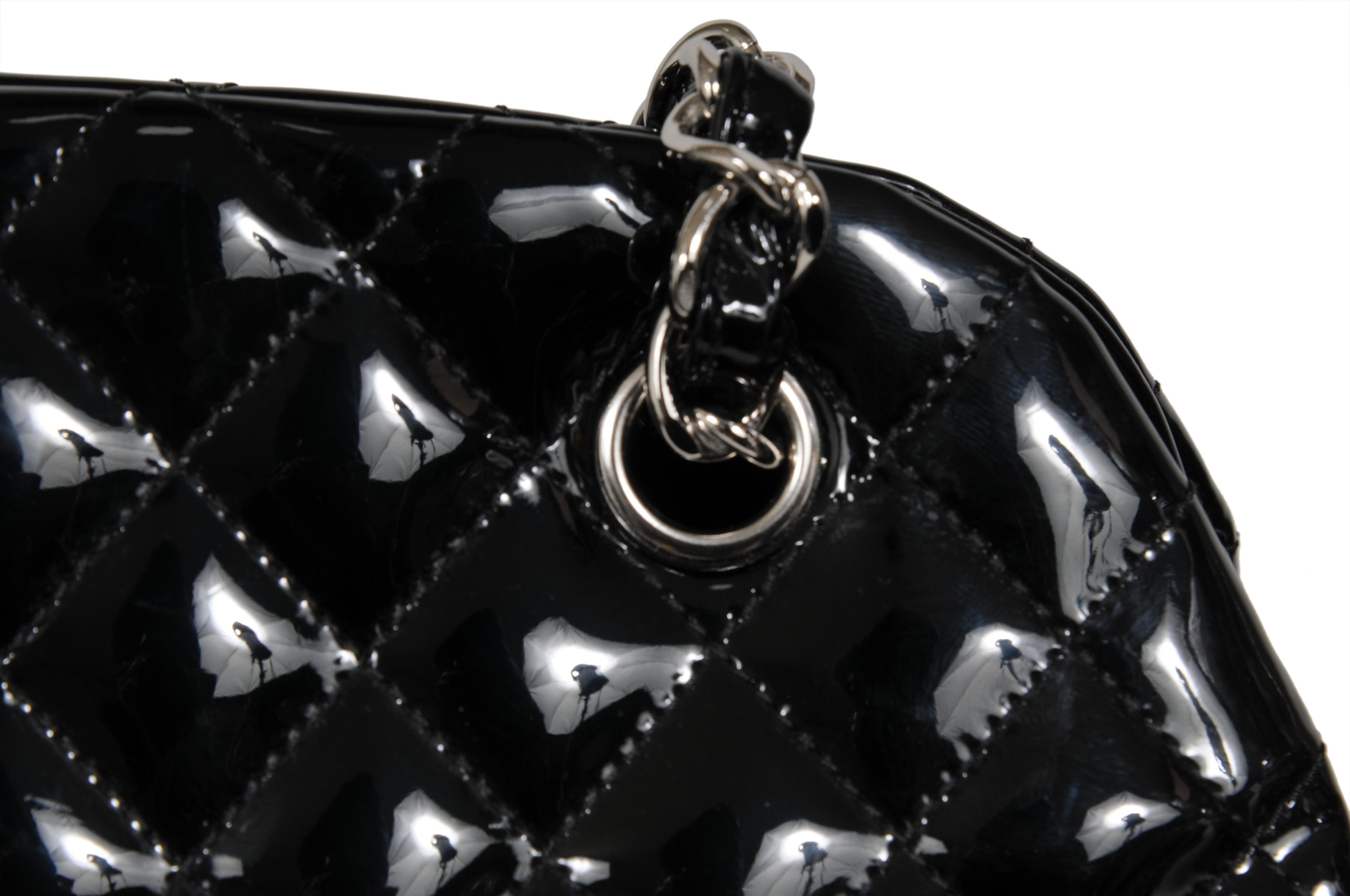 Chanel Just Mademoiselle Bowlingtasche Gestepptes Lackleder Schwarz Mittel im Angebot 1