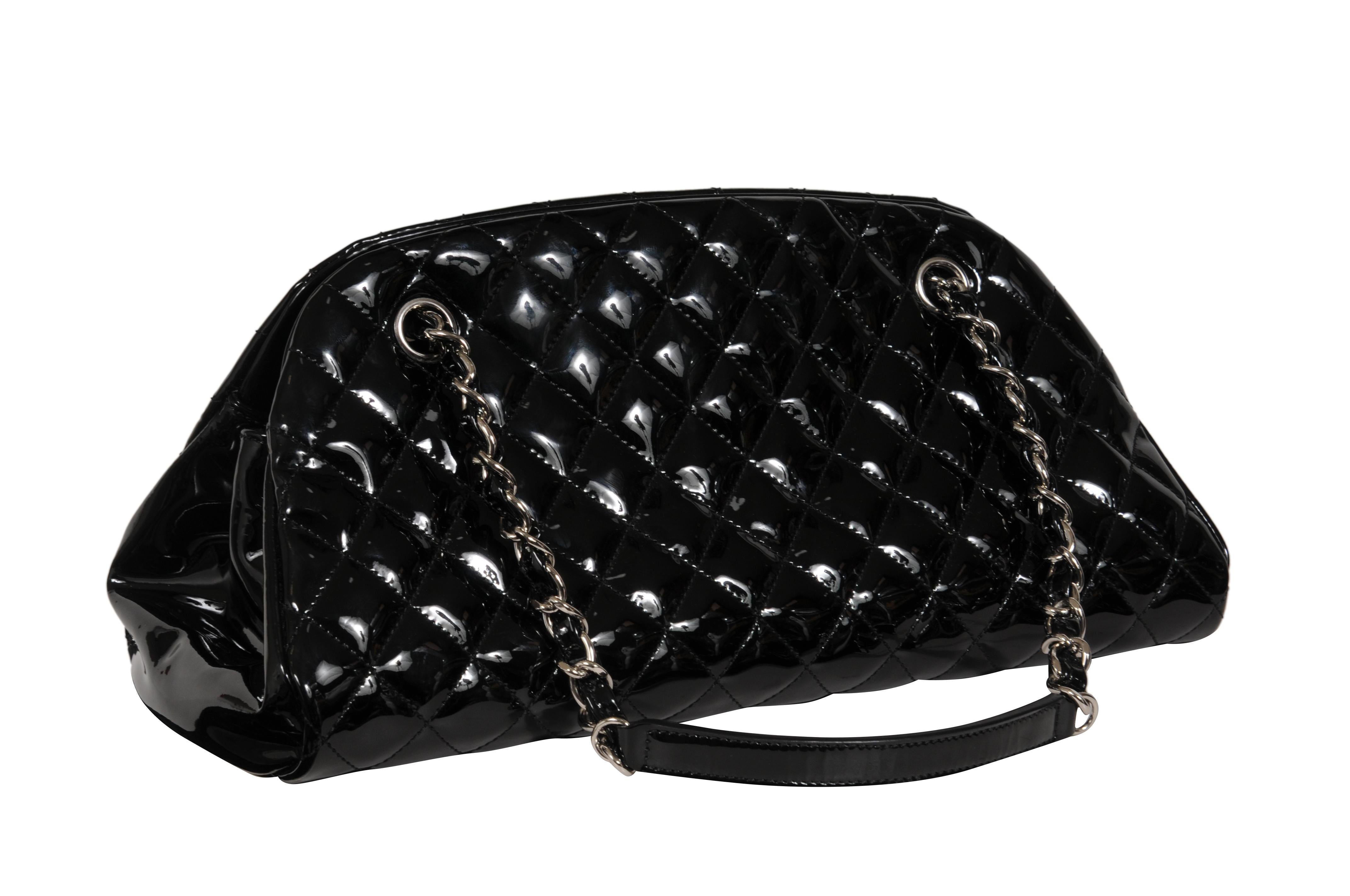 Chanel Just Mademoiselle Bowlingtasche Gestepptes Lackleder Schwarz Mittel im Angebot 5