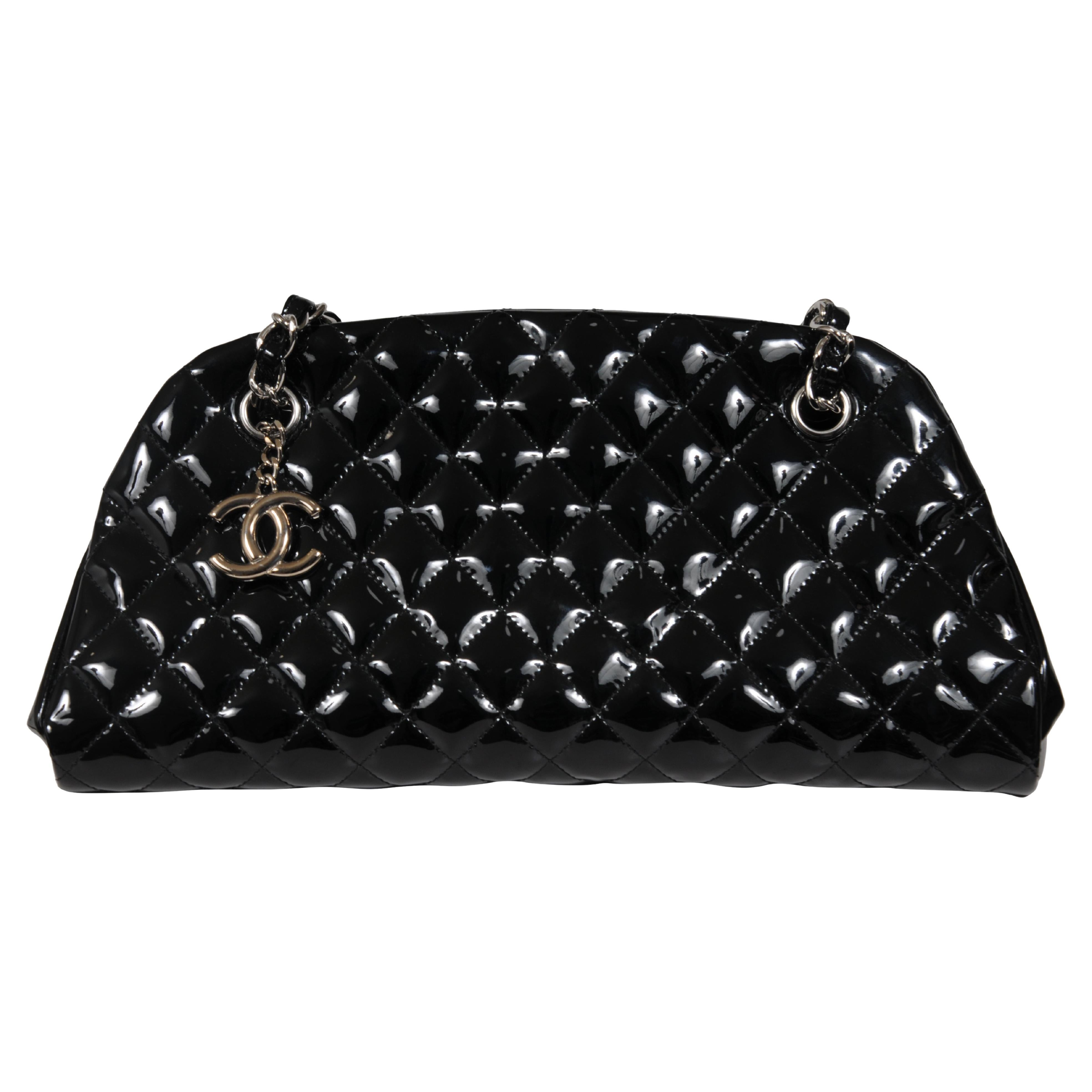 Chanel Just Mademoiselle Bowlingtasche Gestepptes Lackleder Schwarz Mittel im Angebot