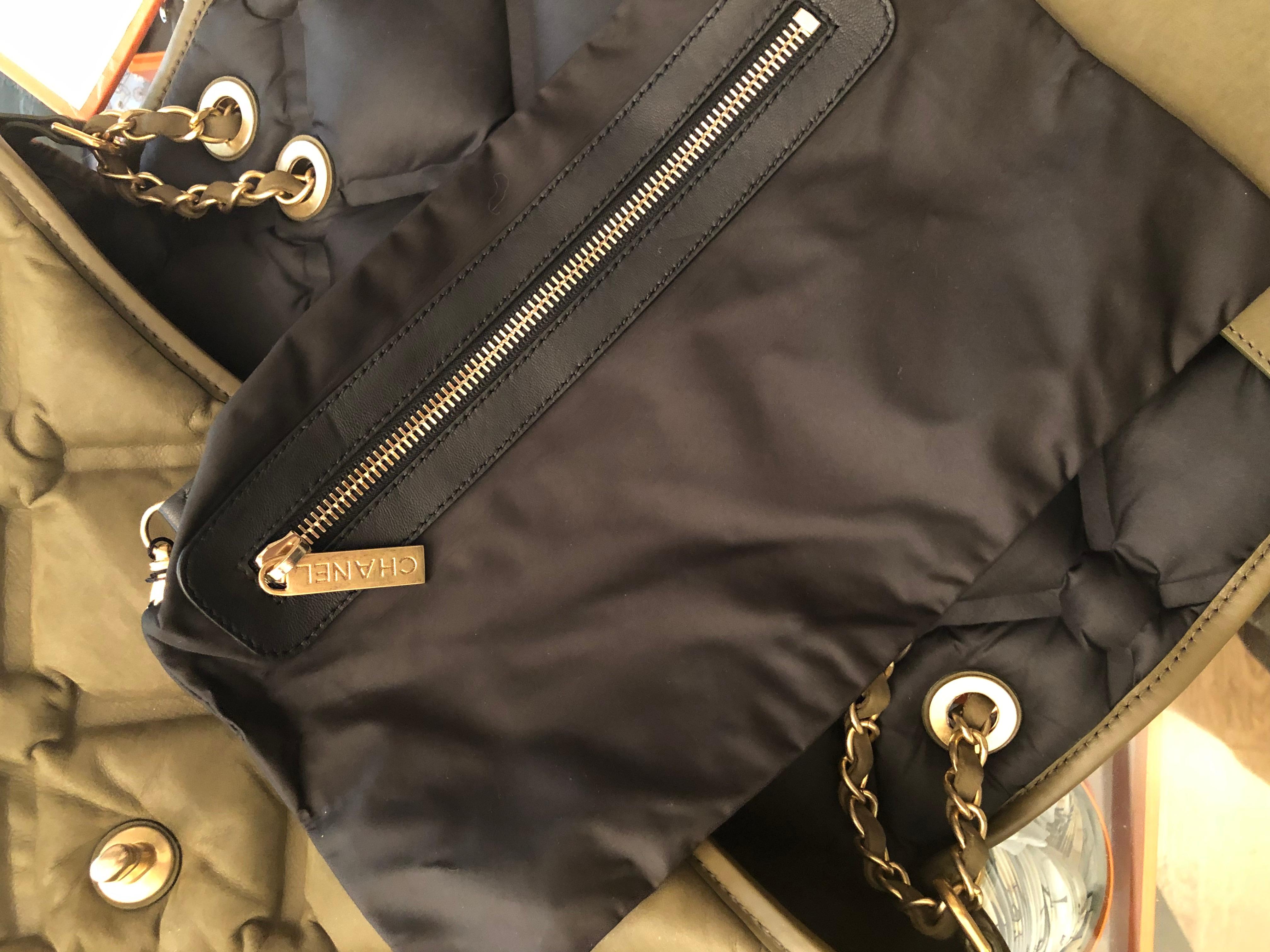 Chanel Kaki Iridescent Leather Jumbo Chesterfield Bag 4