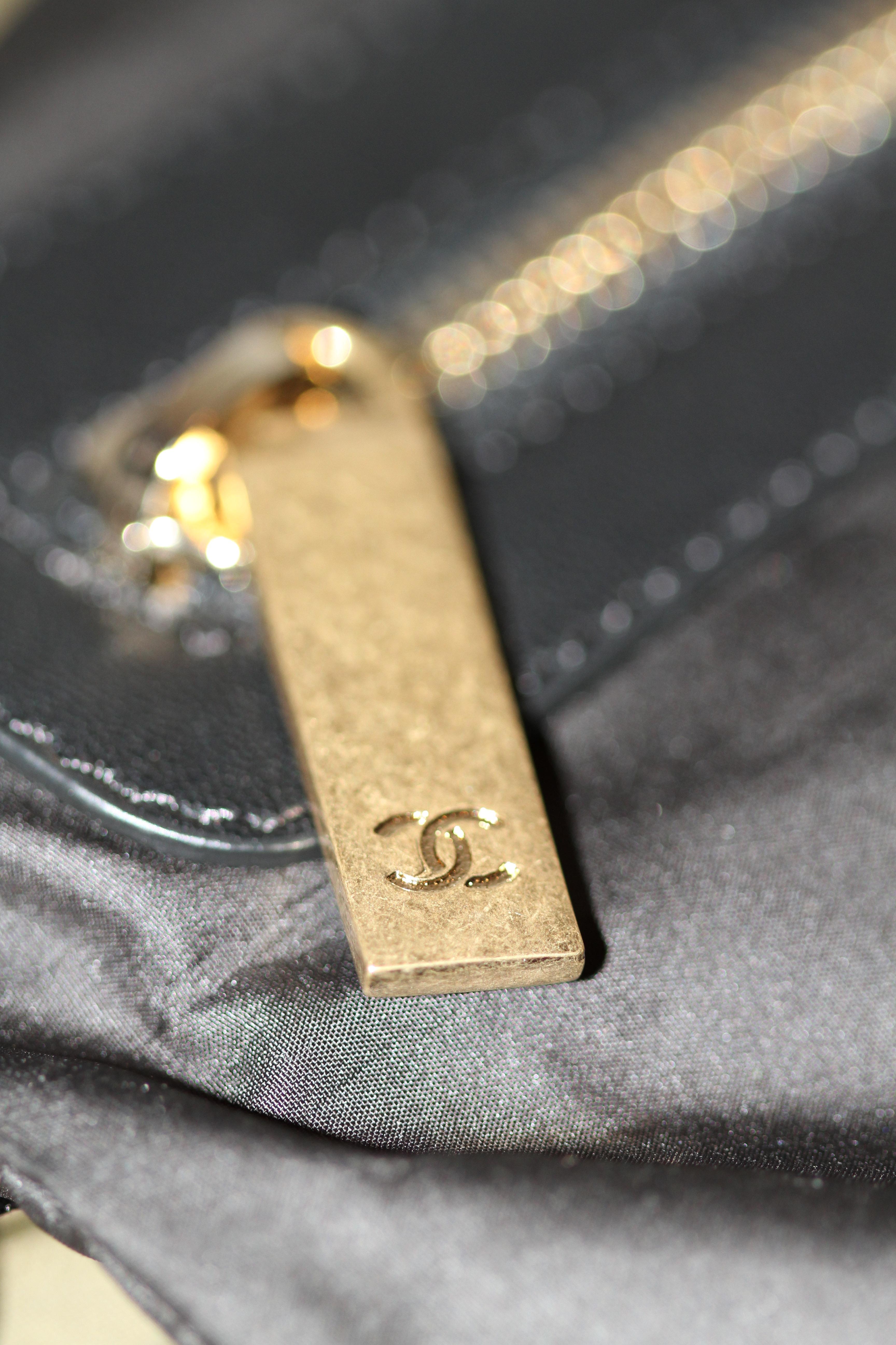 Chanel Kaki Iridescent Leather Jumbo Chesterfield Bag 3