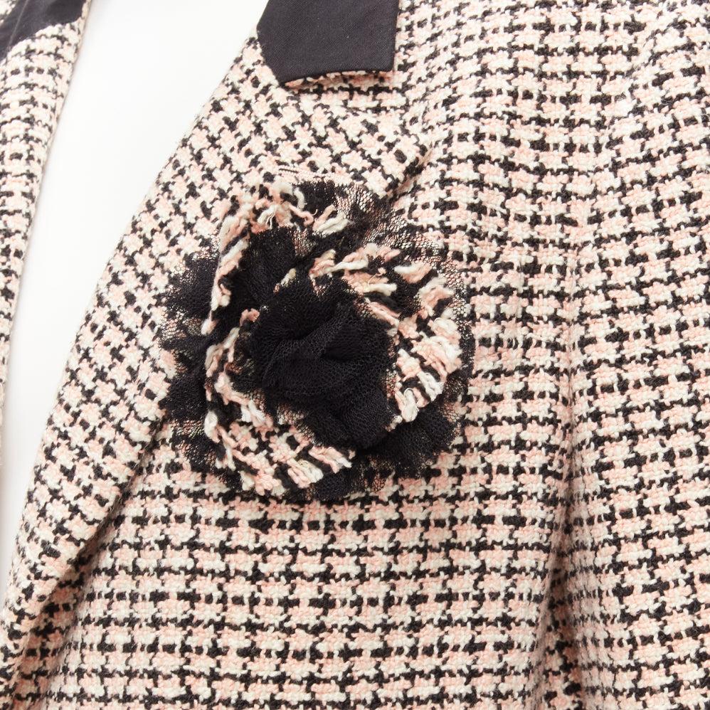 CHANEL Karl 02P pink black tweed Camellia brooch blazer jacket FR46 XXL
Reference: TGAS/D00753
Brand: Chanel
Designer: Karl Lagerfeld
Collection: 02P
Material: Cotton
Color: Pink, Black
Pattern: Tweed
Closure: Button
Lining: Pink Silk
Extra Details: