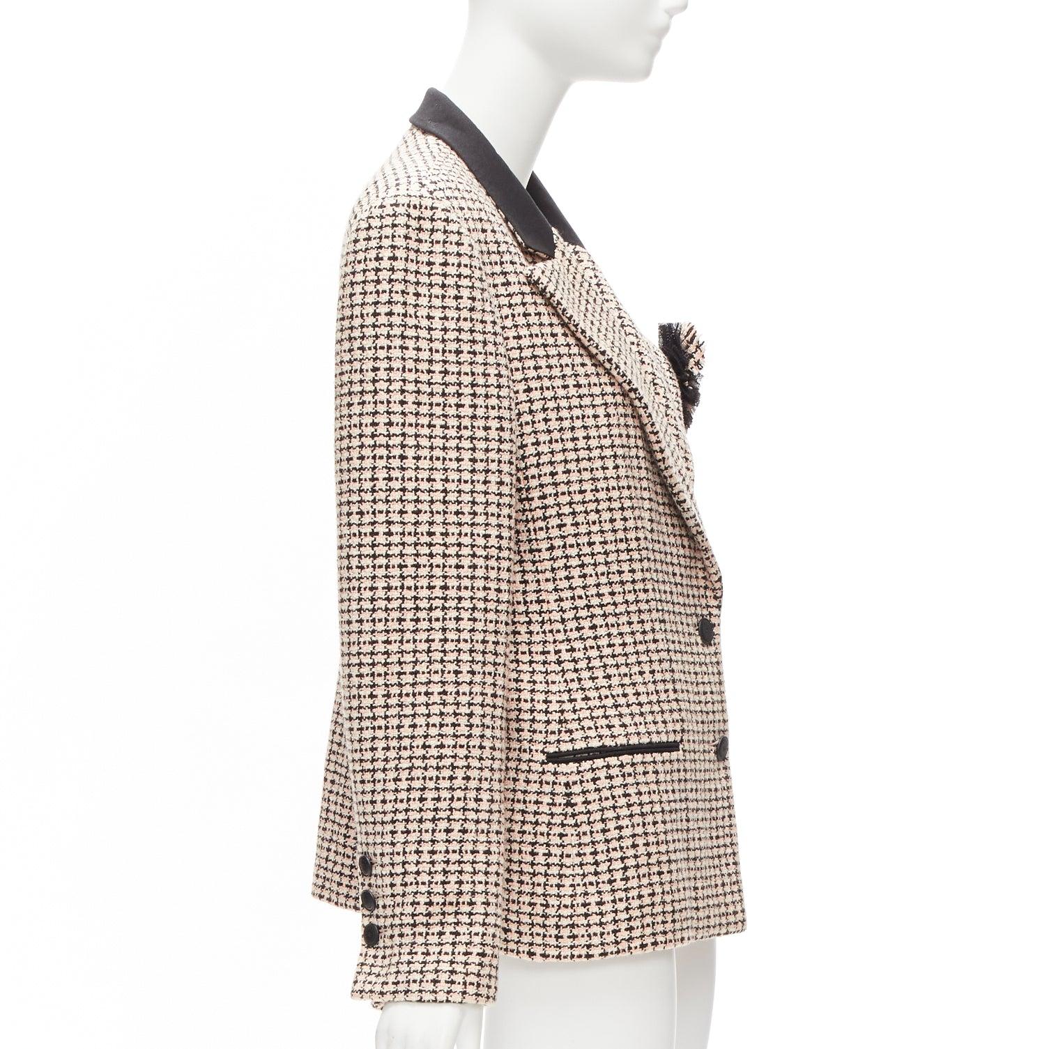 Chanel Karl 02P rose noir tweed Camélia broche blazer veste FR46 XXL en vente 1