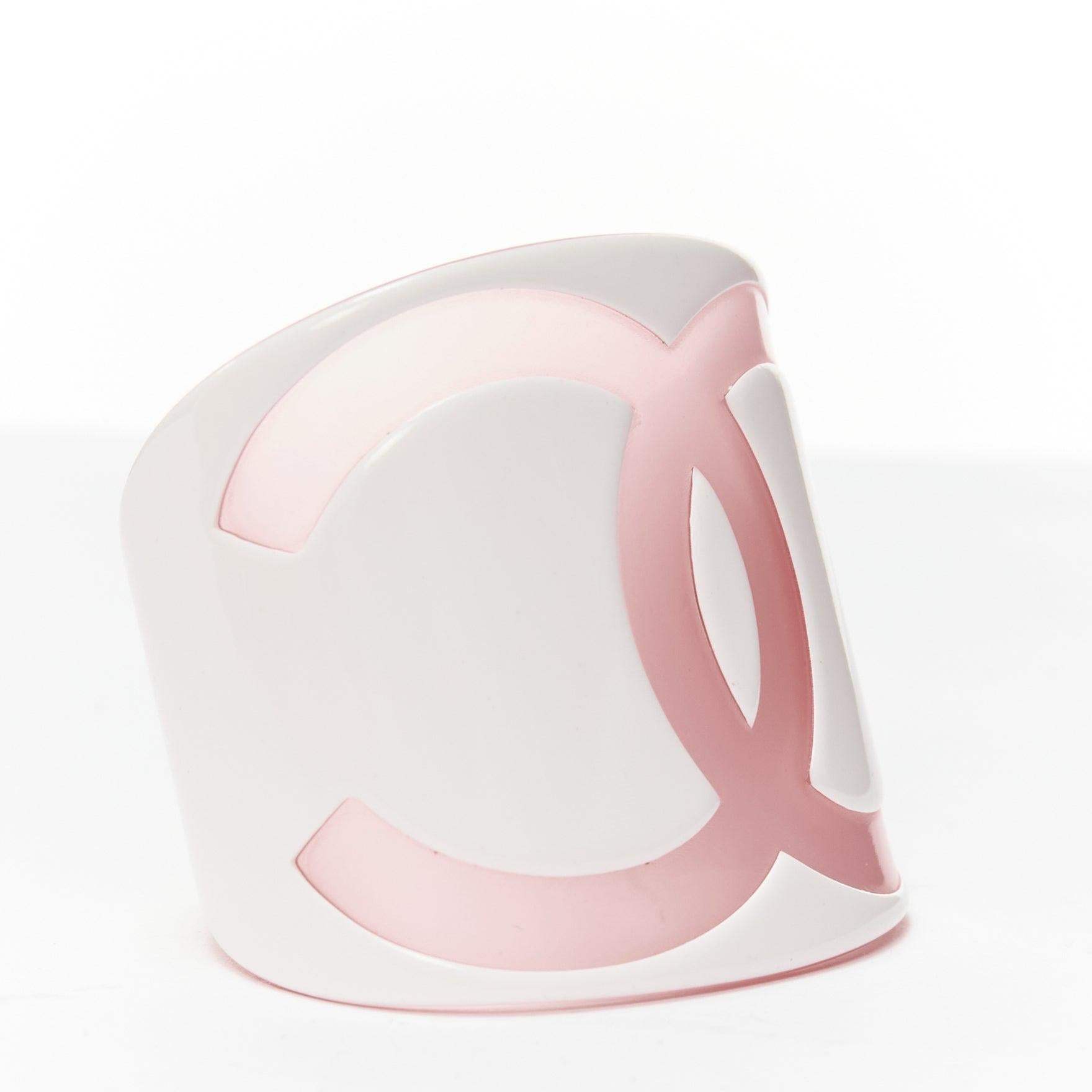 CHANEL Karl Lagerfeld 03P pink white giant CC logo resin bangle bracelet
Reference: TGAS/D00987
Brand: Chanel
Designer: Karl Lagerfeld
Collection: 03P
Material: Resin
Color: White, Pink
Pattern: Solid
Closure: Slip On
Lining: Pink
Extra Details: