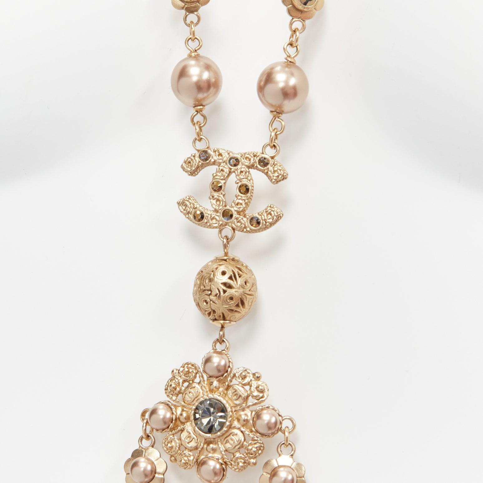 CHANEL Karl Lagerfeld 06A gold CC pearl floral pendant long necklace
Reference: TGAS/D00541
Brand: Chanel
Designer: Karl Lagerfeld
Collection: 06A - Runway
Material: Metal
Color: Gold, Pearl
Pattern: Solid
Closure: Lobster Clasp
Lining: Gold
