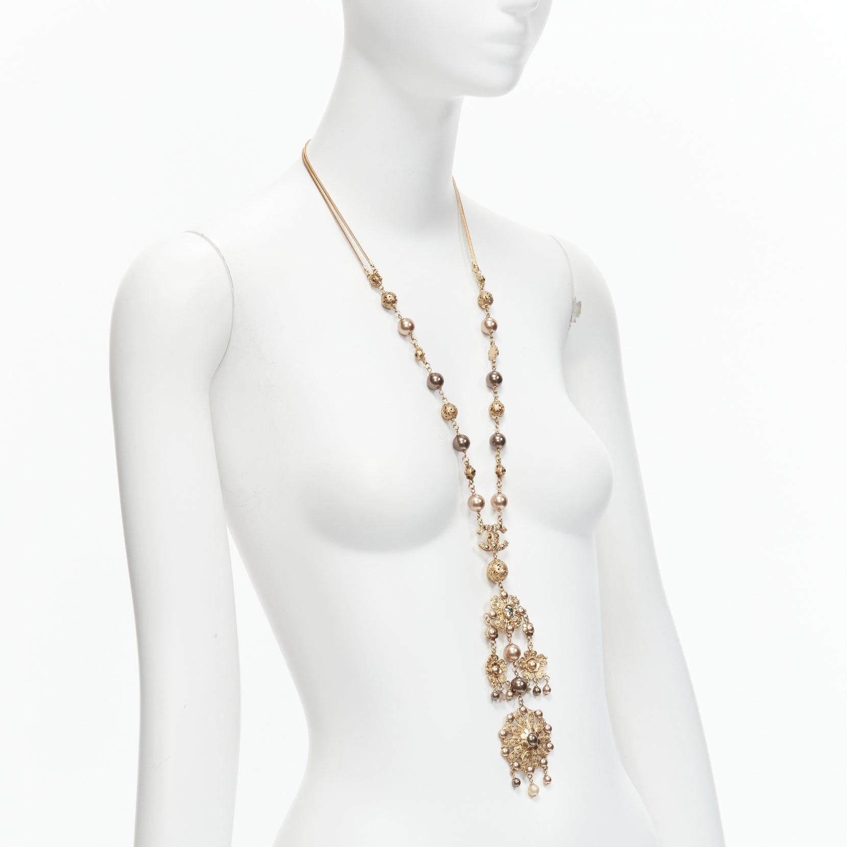 CHANEL Karl Lagerfeld 06A gold CC pearl floral pendant long necklace In Excellent Condition In Hong Kong, NT