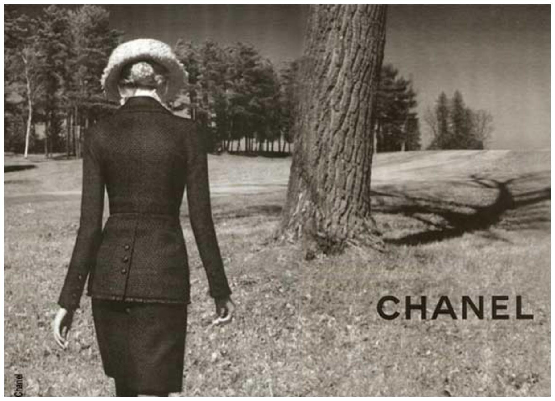Chanel & Karl Lagerfeld 09P 2009 tweed black jacket CC logo buttons
Karl Lagerfeld for Chanel
Collection: 09P 2009
Country of production: France
Chanel style: 09P / P35014V23063 / 94305
Details: This luxurious jacket is made of lightweight fabric