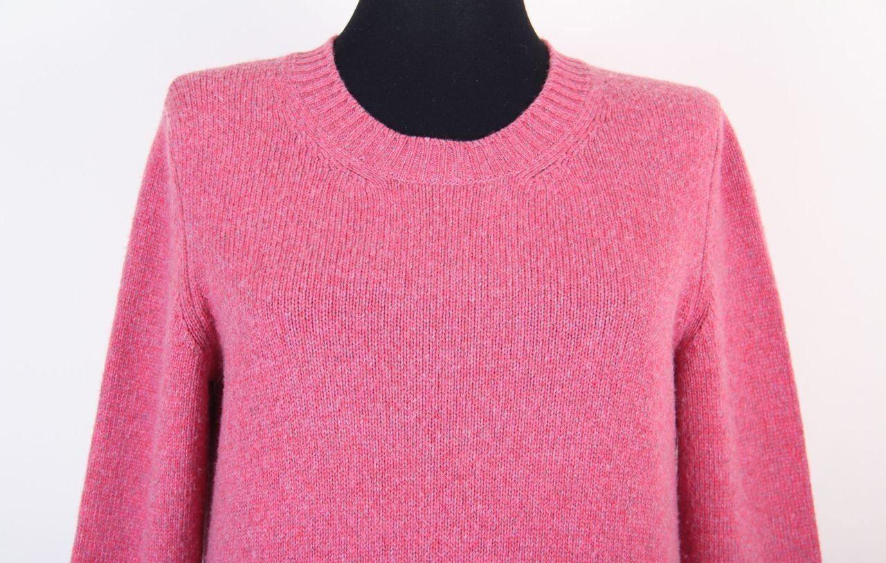 

Chanel & Karl Lagerfeld 2013 13P cashmere sweater jumper
Creative Director: Karl Lagerfeld Collection: 2013
Style: 13P / P45625K05696 / AW049
Country of production: United Kingdom
Retail $2335

Details:
Material: 100% Cashmere
Condition: excellent