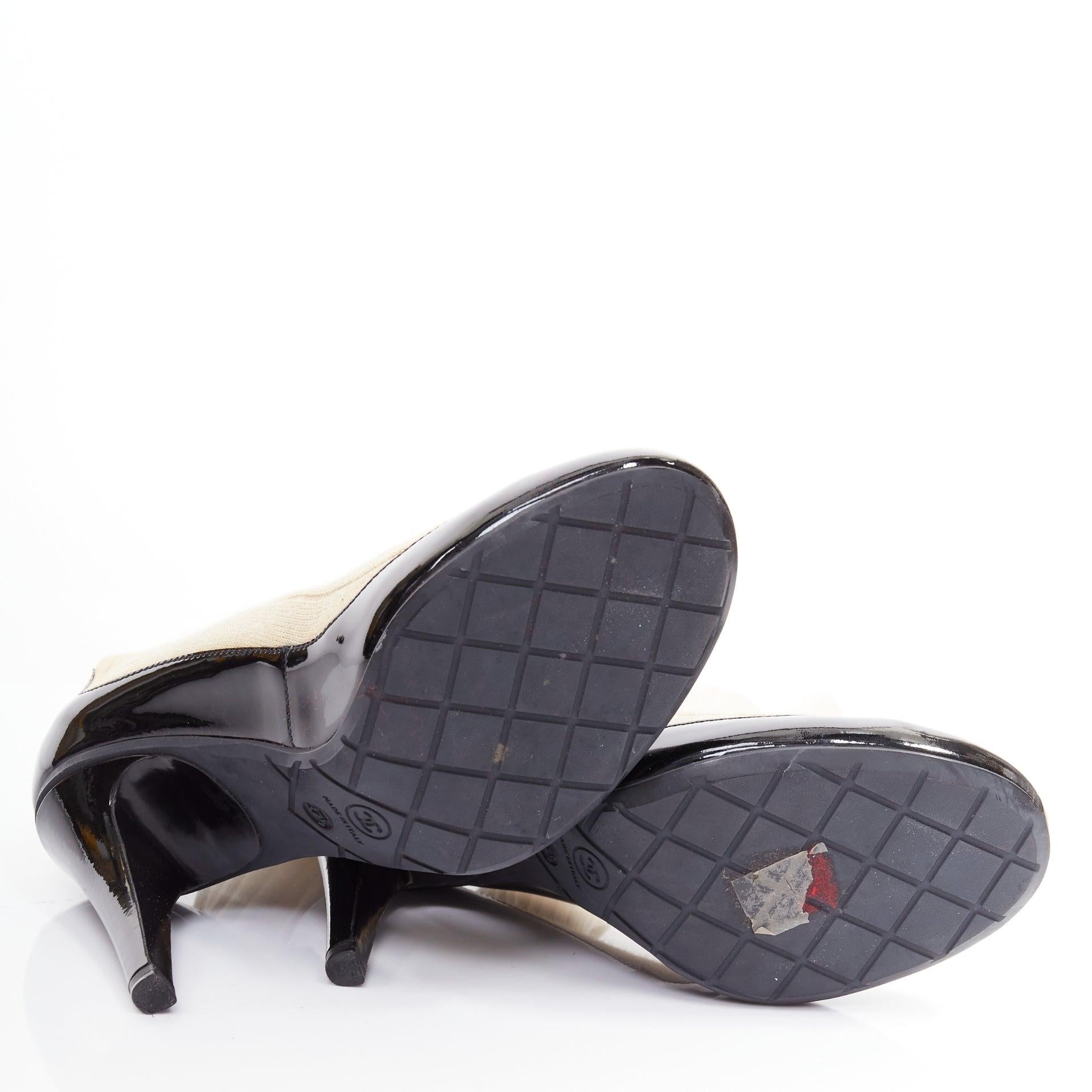 CHANEL Karl Lagerfeld 14P Runway cremefarbene schwarze Lacksockenstiefel EU37.5 im Angebot 6