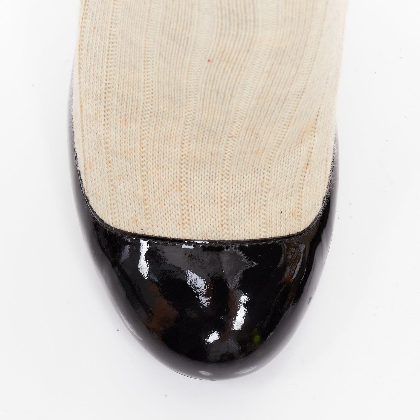 CHANEL Karl Lagerfeld 14P Runway cremefarbene schwarze Lacksockenstiefel EU37.5 im Angebot 1
