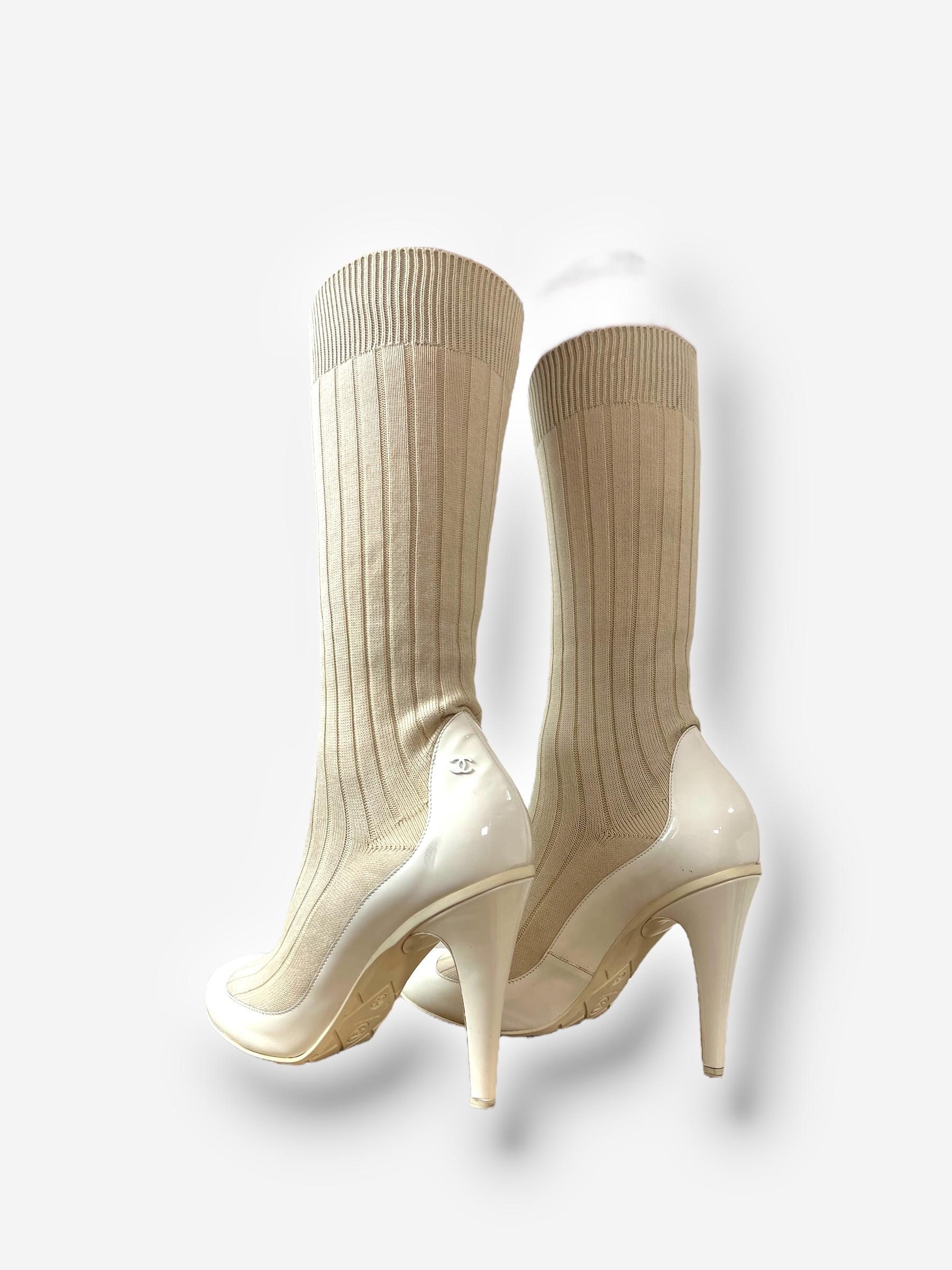 CHANEL Karl Lagerfeld 14P Runway Patent Sock Boots - EU 39 Pour femmes en vente