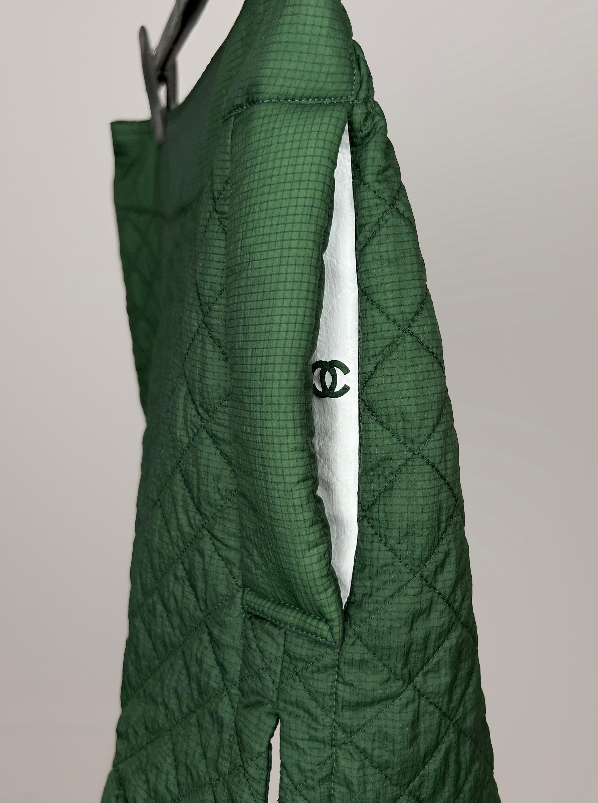 CHANEL & Karl Lagerfeld 15p 2015 Excellent état - En vente à Алматинский Почтамт, KZ