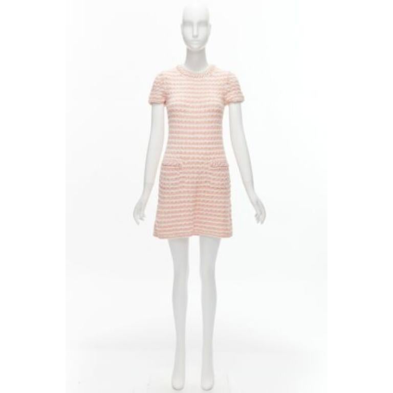 Chanel Karl Lagerfeld for Chanel 18P abito rosa bouclè in plastica e resina con catena FR38 M. in vendita 5