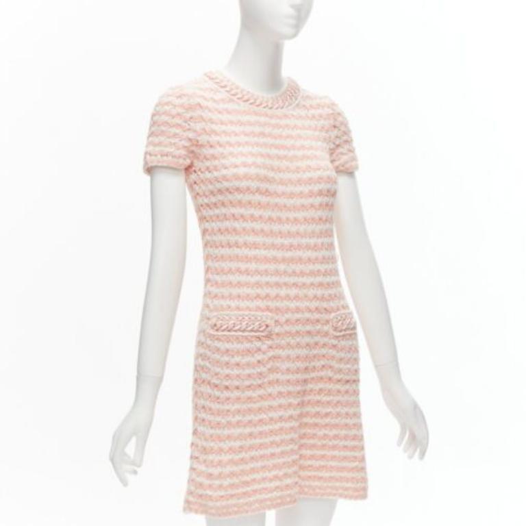 Beige Chanel Karl Lagerfeld for Chanel 18P abito rosa bouclè in plastica e resina con catena FR38 M. in vendita