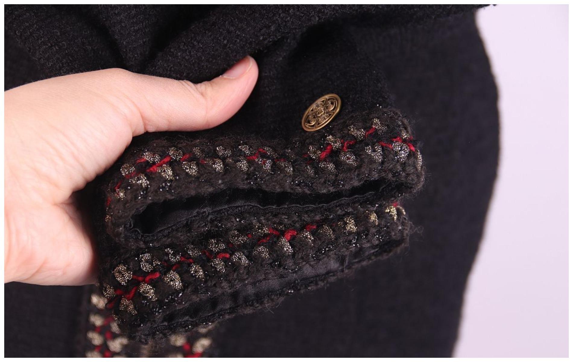 Chanel & Karl Lagerfeld for Chanel 2010 - Giacca con zip in tweed con finiture a treccia in lana nera in vendita 7