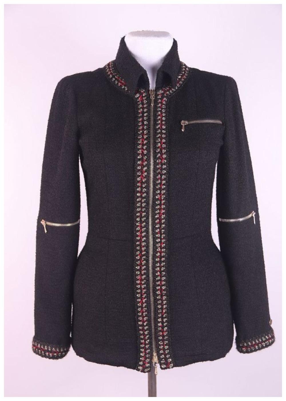 Chanel & Karl Lagerfeld for Chanel 2010 - Giacca con zip in tweed con finiture a treccia in lana nera in vendita 1