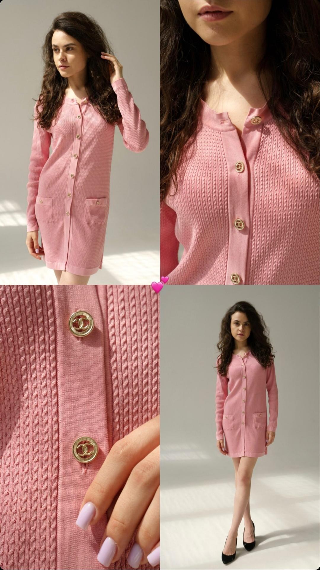 Cotton silk dress with Chanel & Karl Lagerfeld 2011 CC logo in pink
Karl Lagerfeld for Chanel
Collection: resort 2011
Country of manufacture: Italy
Chanel Style: 2011 / P40367K02926 / AV984
Size marked:
36 Composition: 57% cotton, 43% silk

I