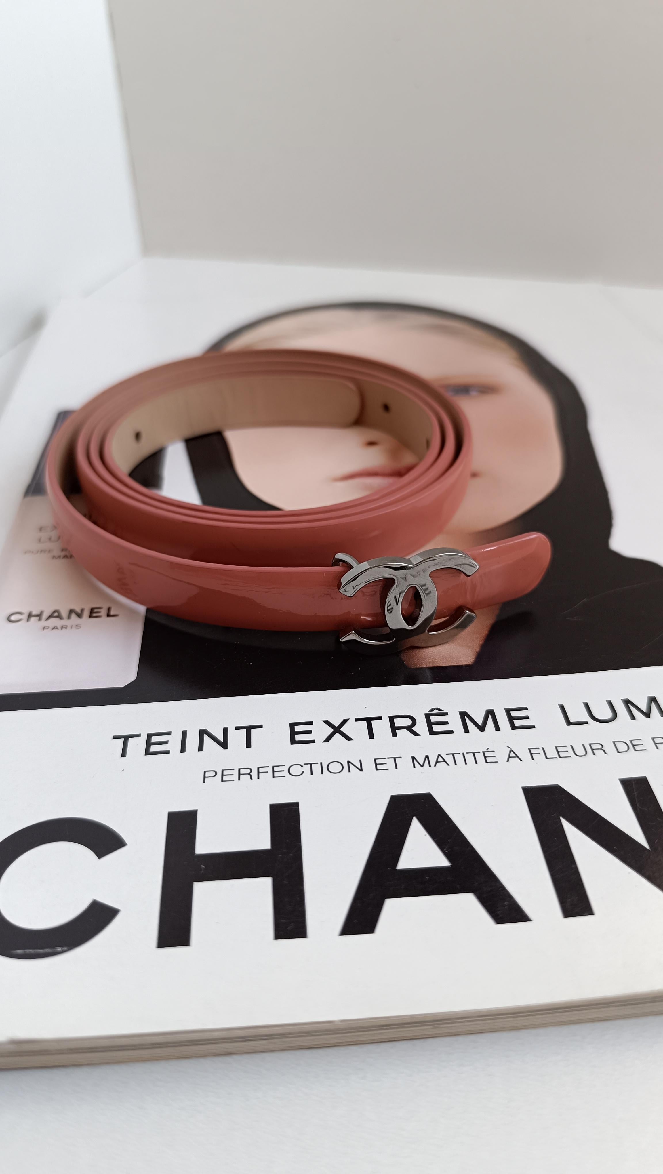 Women's or Men's CHANEL Karl Lagerfeld 2012 Skinny belt patent leather SZ 110 For Sale