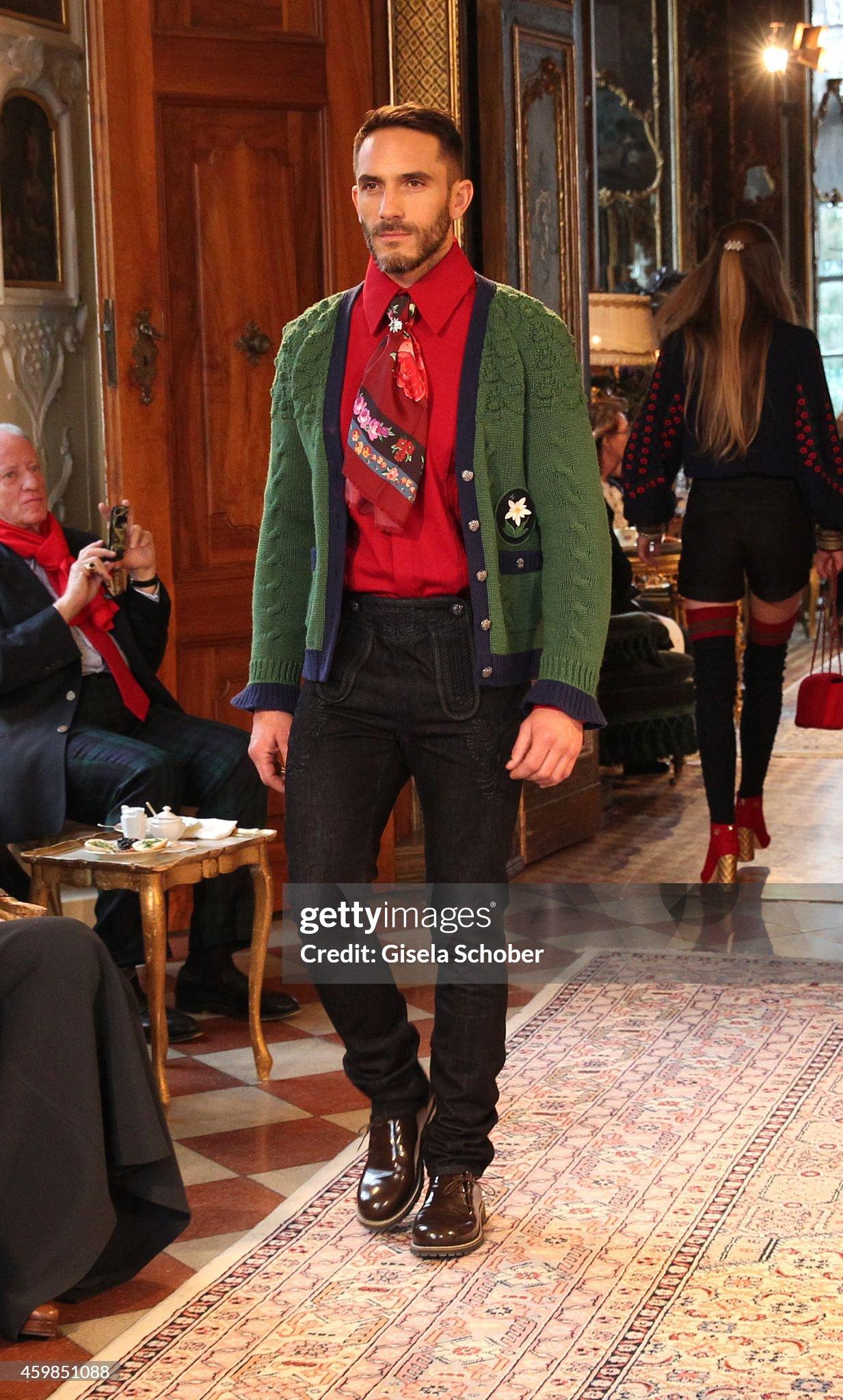 Blue Chanel & Karl Lagerfeld 2014 – 2015, Paris-Salzburg 15PF Flower Patch Cardigan For Sale