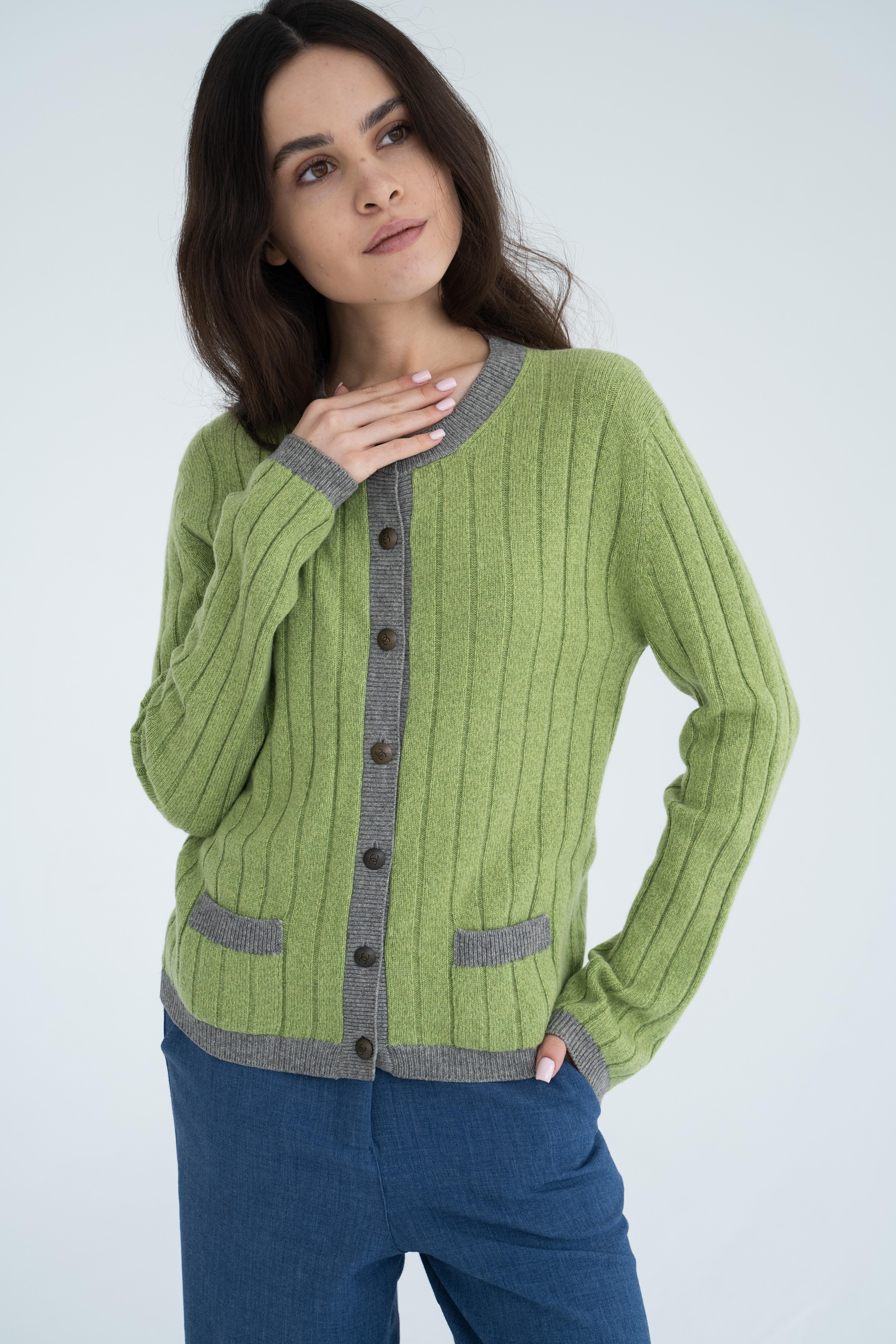 Gray Chanel & Karl Lagerfeld 97A 1997/1998 F/W RTW cashmere cardigan For Sale