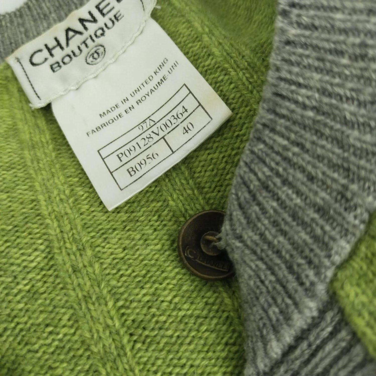 Chanel & Karl Lagerfeld 97A 1997/1998 F/W RTW cashmere cardigan In Good Condition For Sale In Алматинский Почтамт, KZ