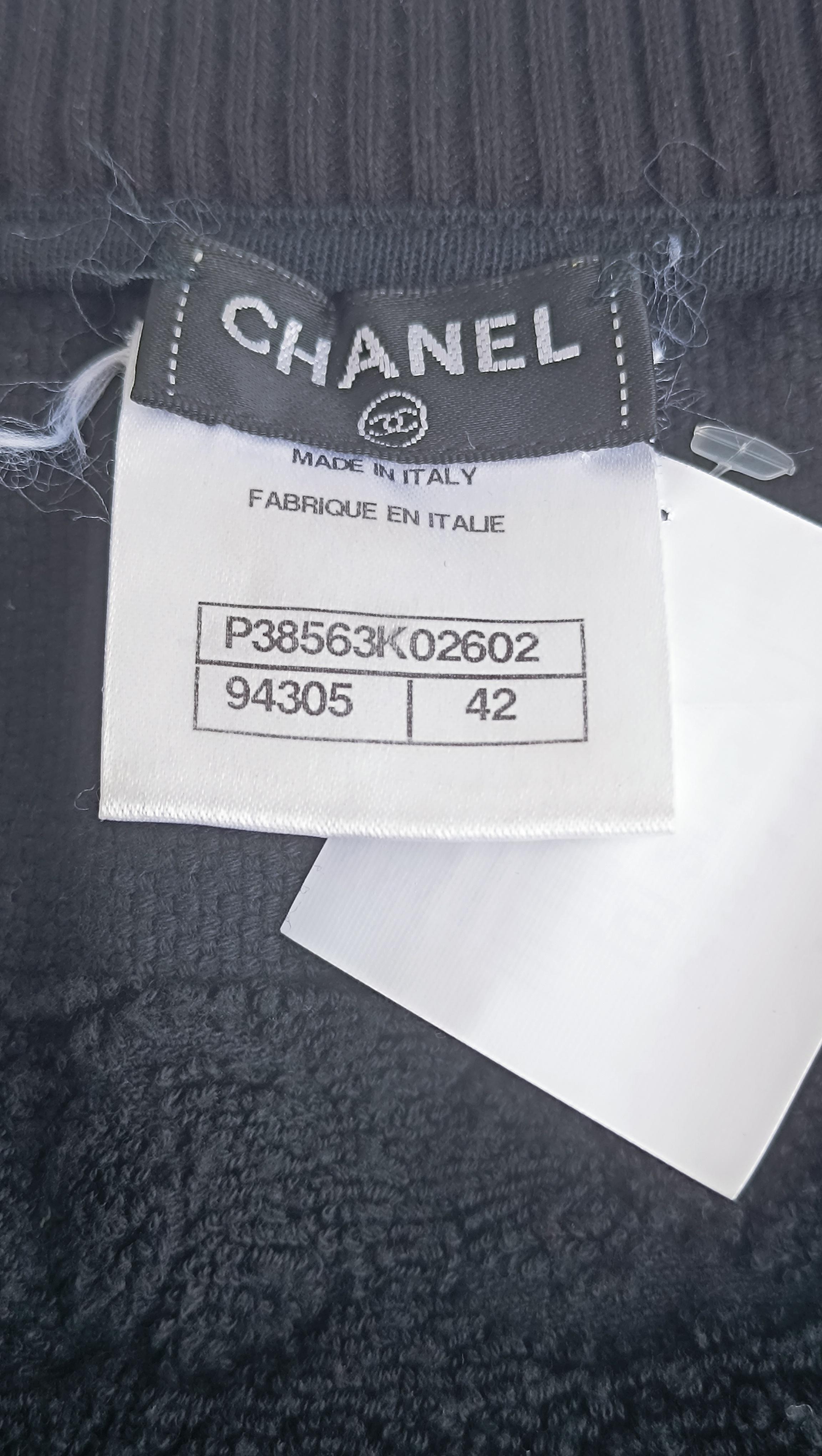 Chanel & Karl Lagerfeld for Chanel - Jupe à franges avec logo en tissu éponge noir en vente 9