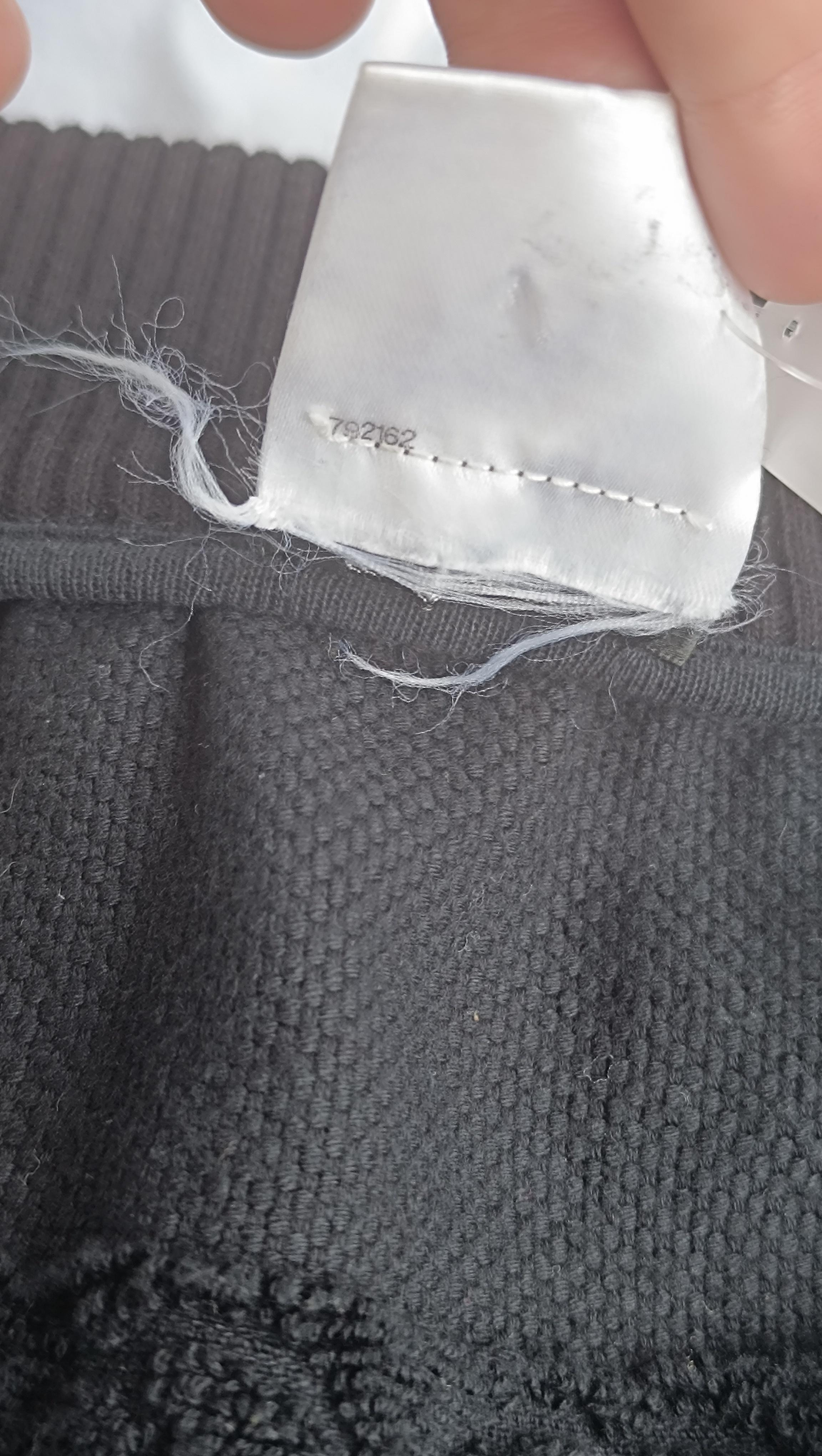 Chanel & Karl Lagerfeld for Chanel - Jupe à franges avec logo en tissu éponge noir en vente 10