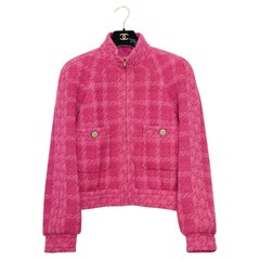 Chanel Karl Lagerfeld Colección final FW 2019 Chaqueta bomber de tweed rosa