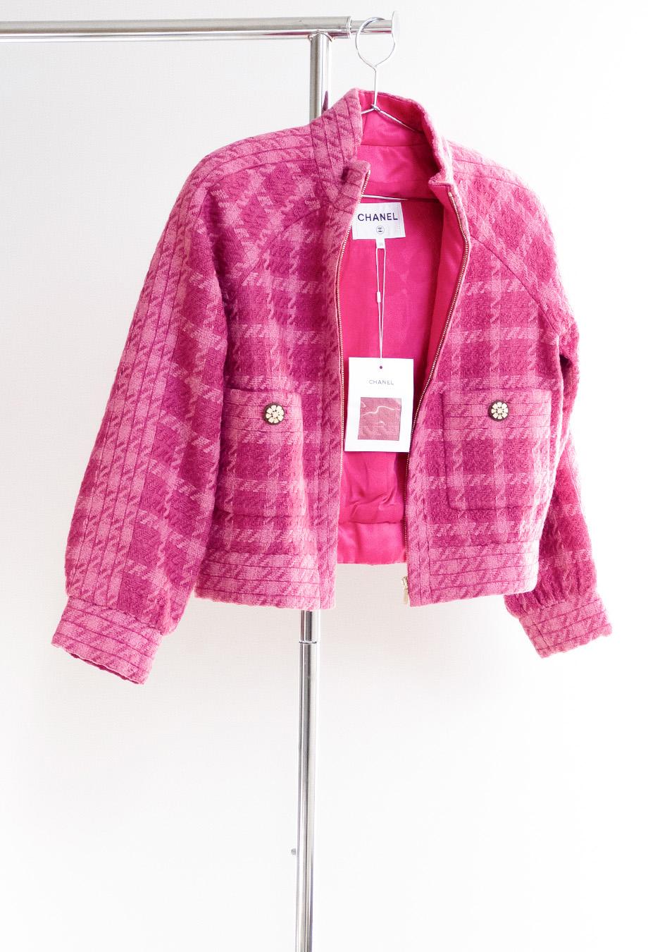 Chanel Karl Lagerfeld Final Collection FW 2019 Pink Tweed Bomber Jacket In Good Condition For Sale In Melbourne, VIC