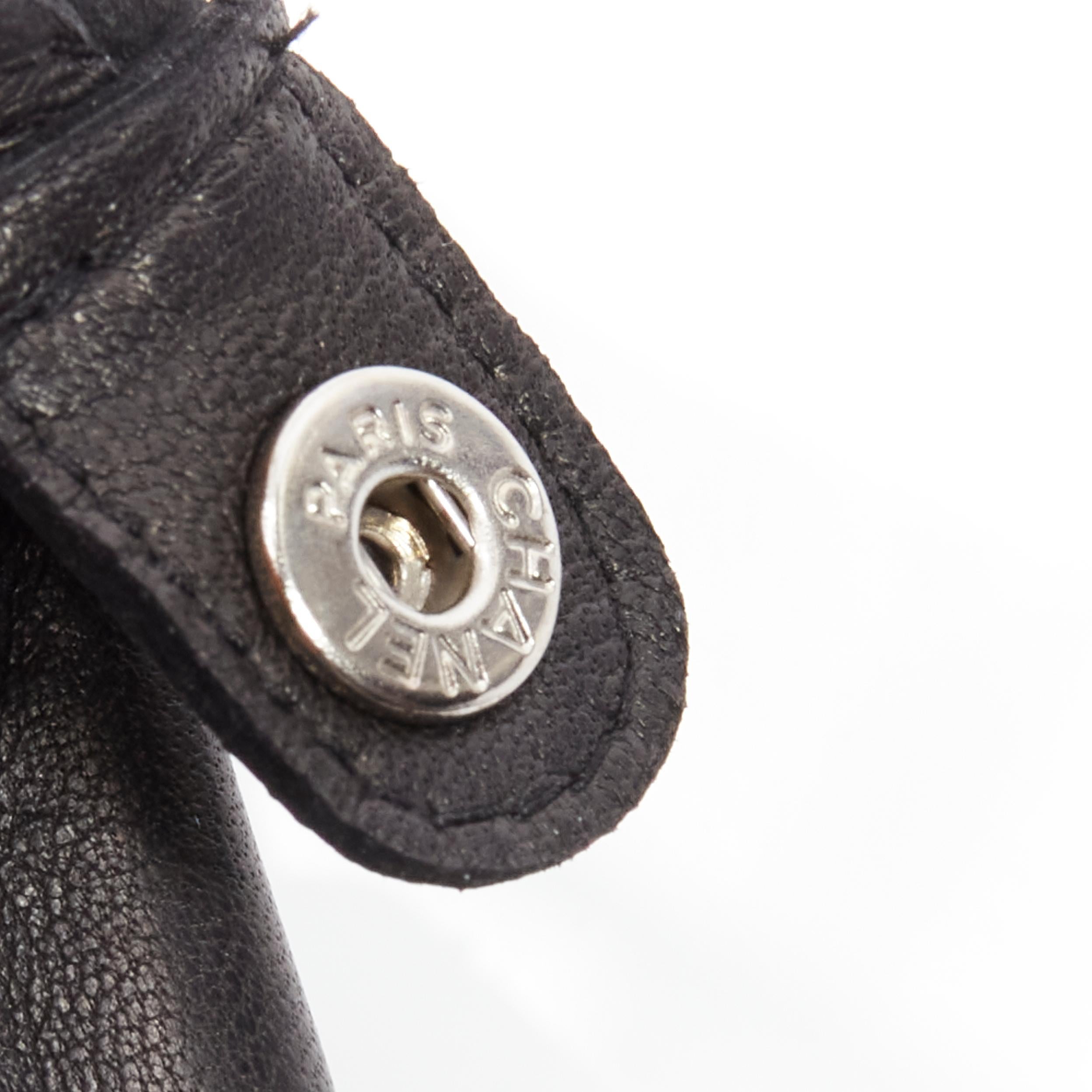 Karl Lagerfeld - Gants sans doigt en cuir à rayures graphiques et perles, taille US 7,5 en vente 5