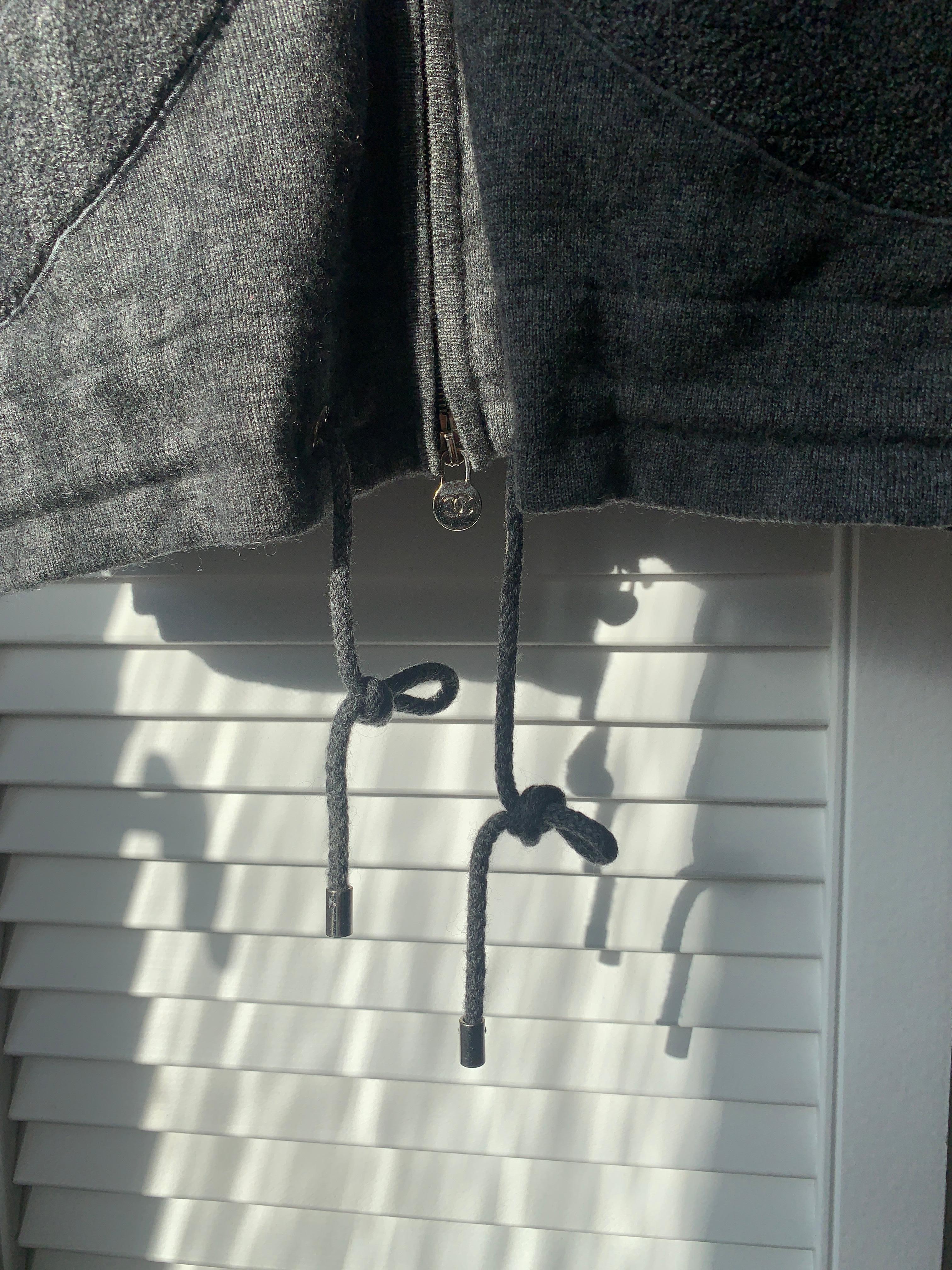 Chanel & Karl Lagerfeld Sport line Gray Zipped Cashmere Hoodie grand CC en vente 8