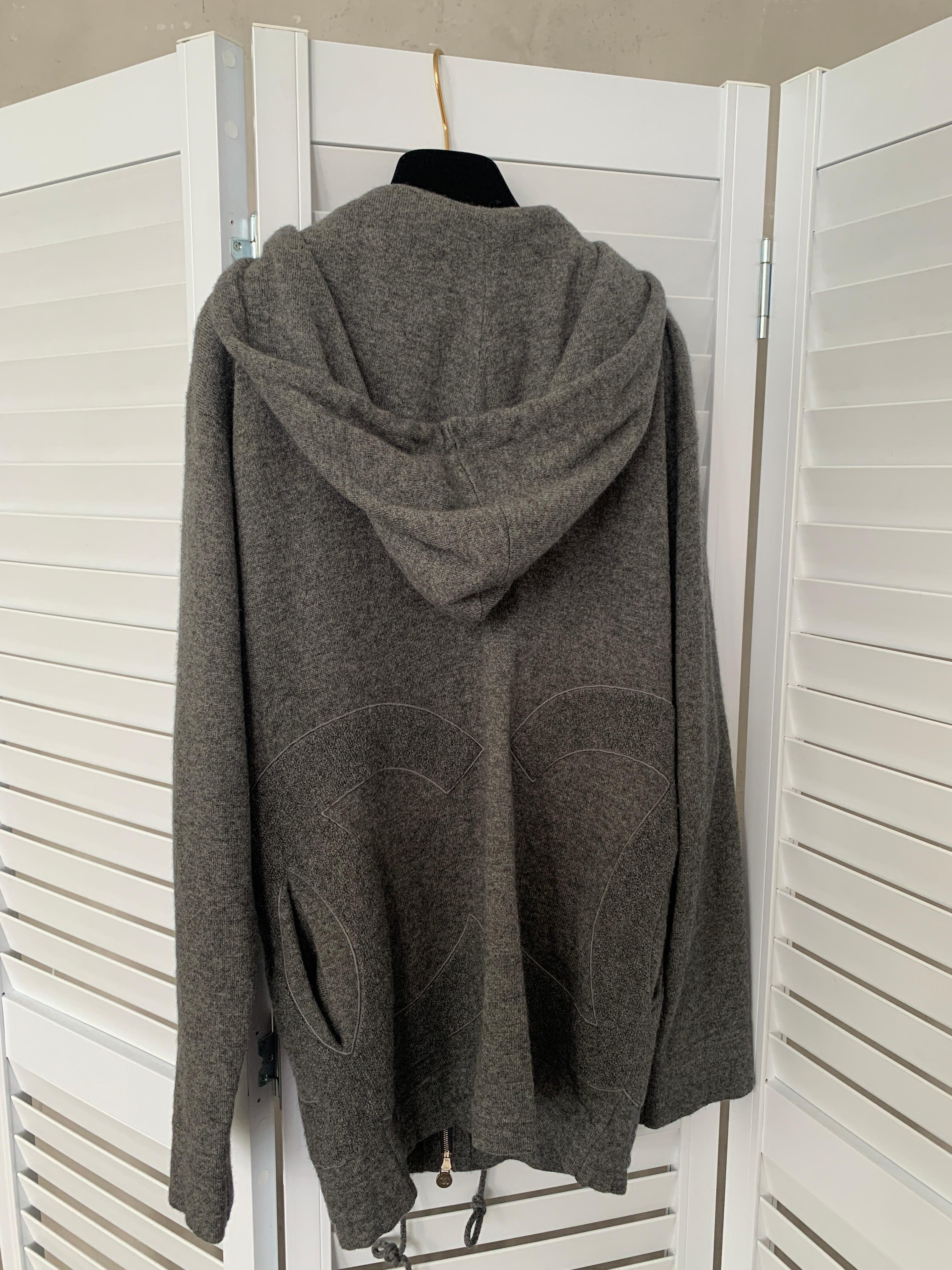 Chanel & Karl Lagerfeld Sport line Gray Zipped Cashmere Hoodie grand CC en vente 10