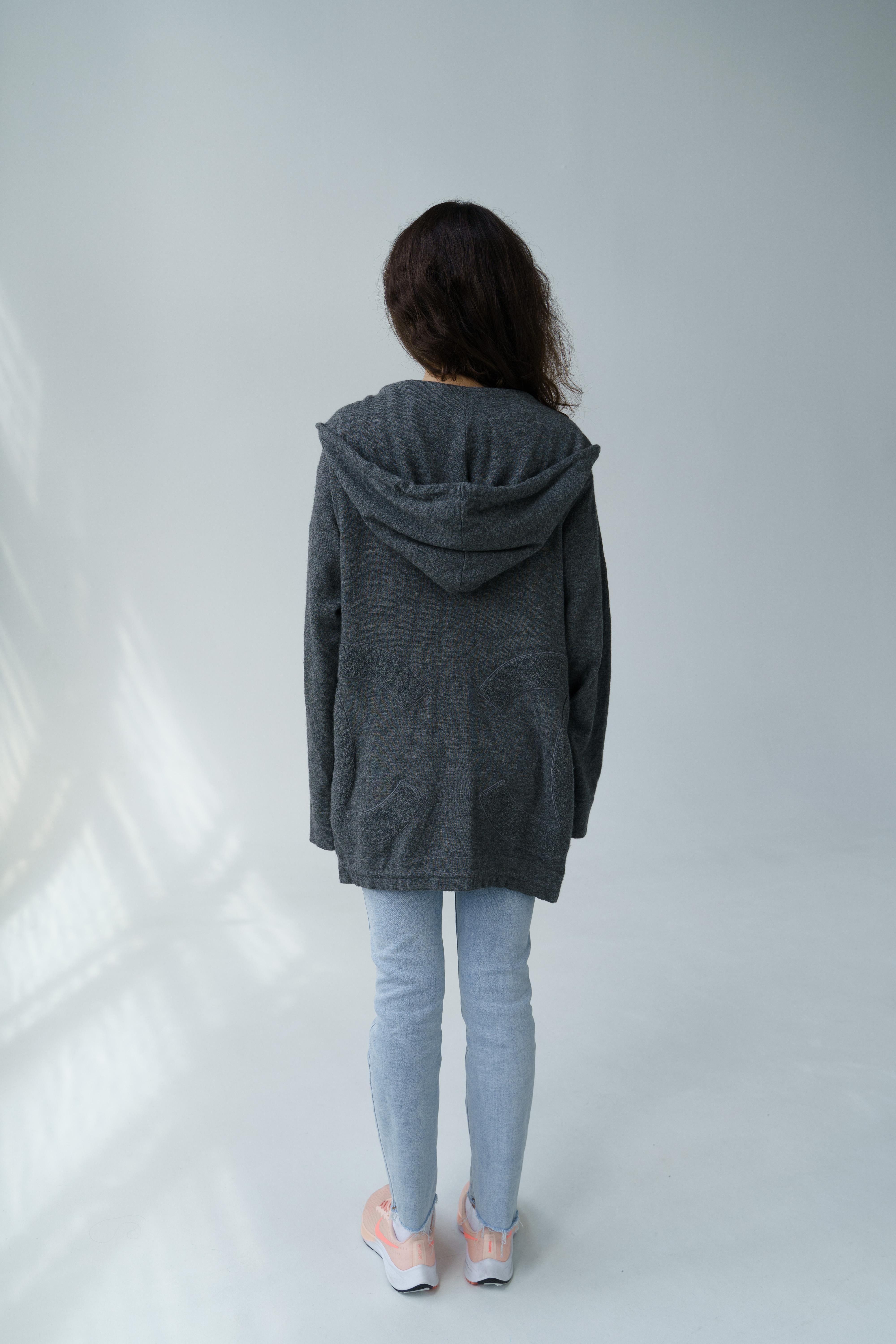 Gris Chanel & Karl Lagerfeld Sport line Gray Zipped Cashmere Hoodie grand CC en vente