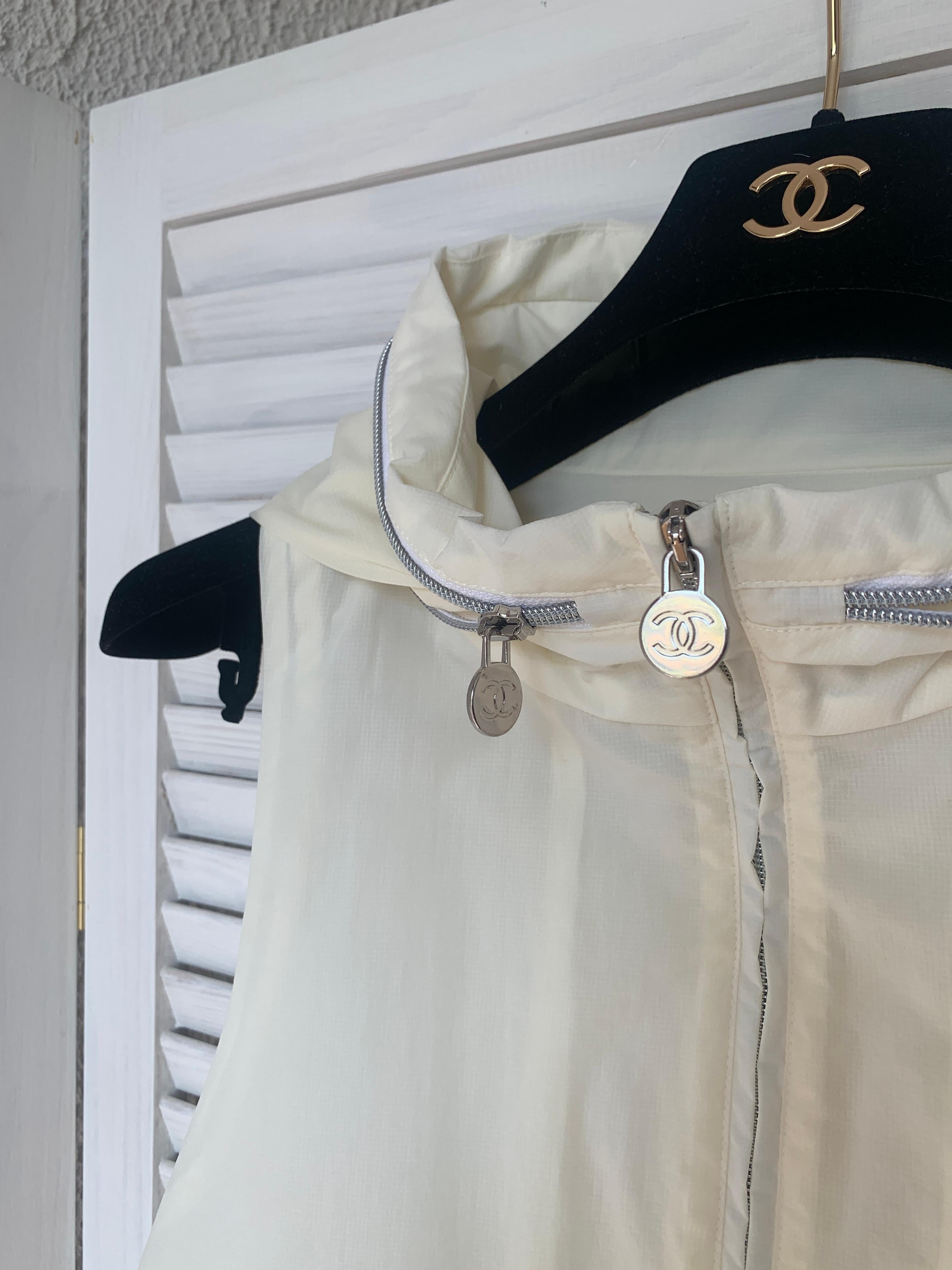 2018 18P Chanel & Karl Lagerfeld Sport line vest logo CC buttons For Sale 6