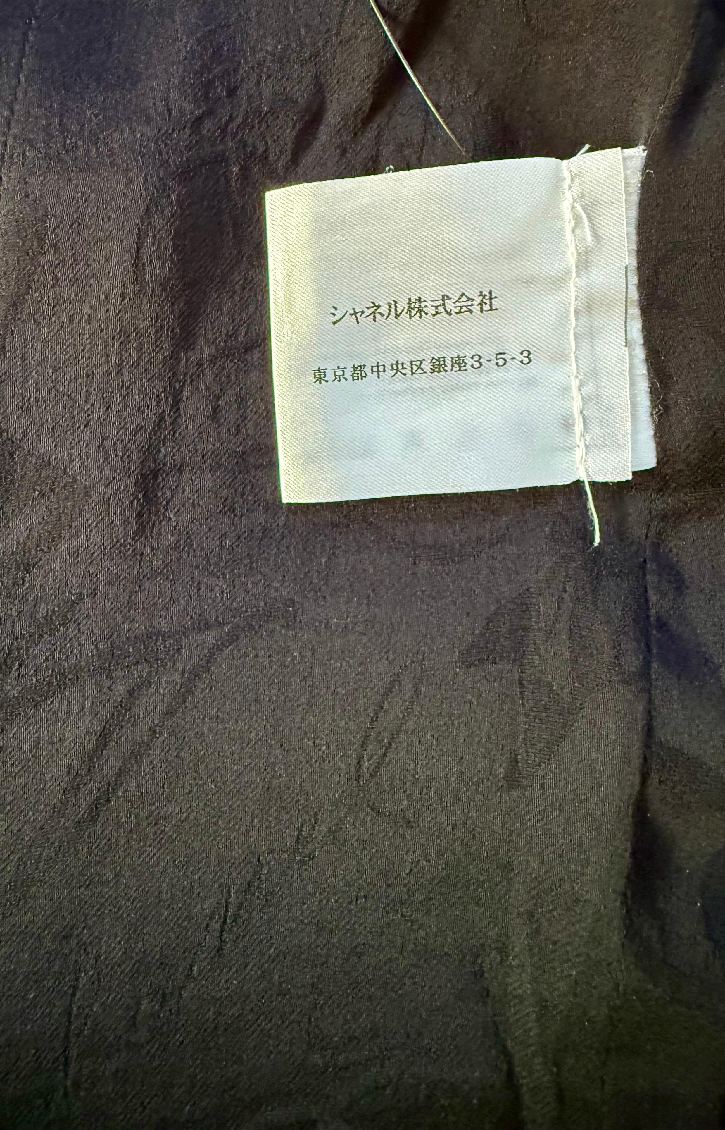 CHANEL Karl Lagerfeld Spring 2010 Fringed Bouclé Tweed Jacket w/Camellia Buttons For Sale 5